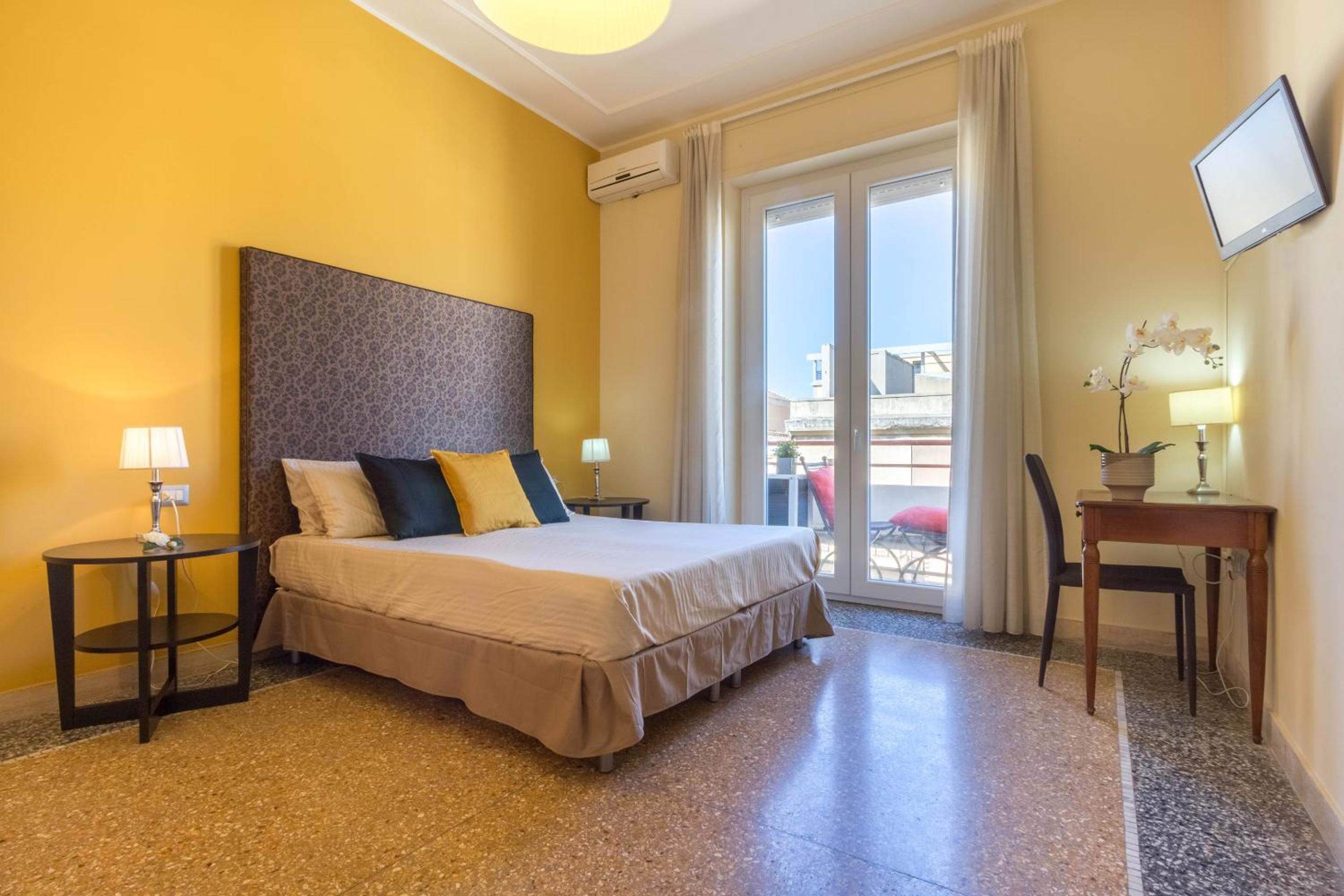 Deluxe Double or Twin Room with Balcony photo 2