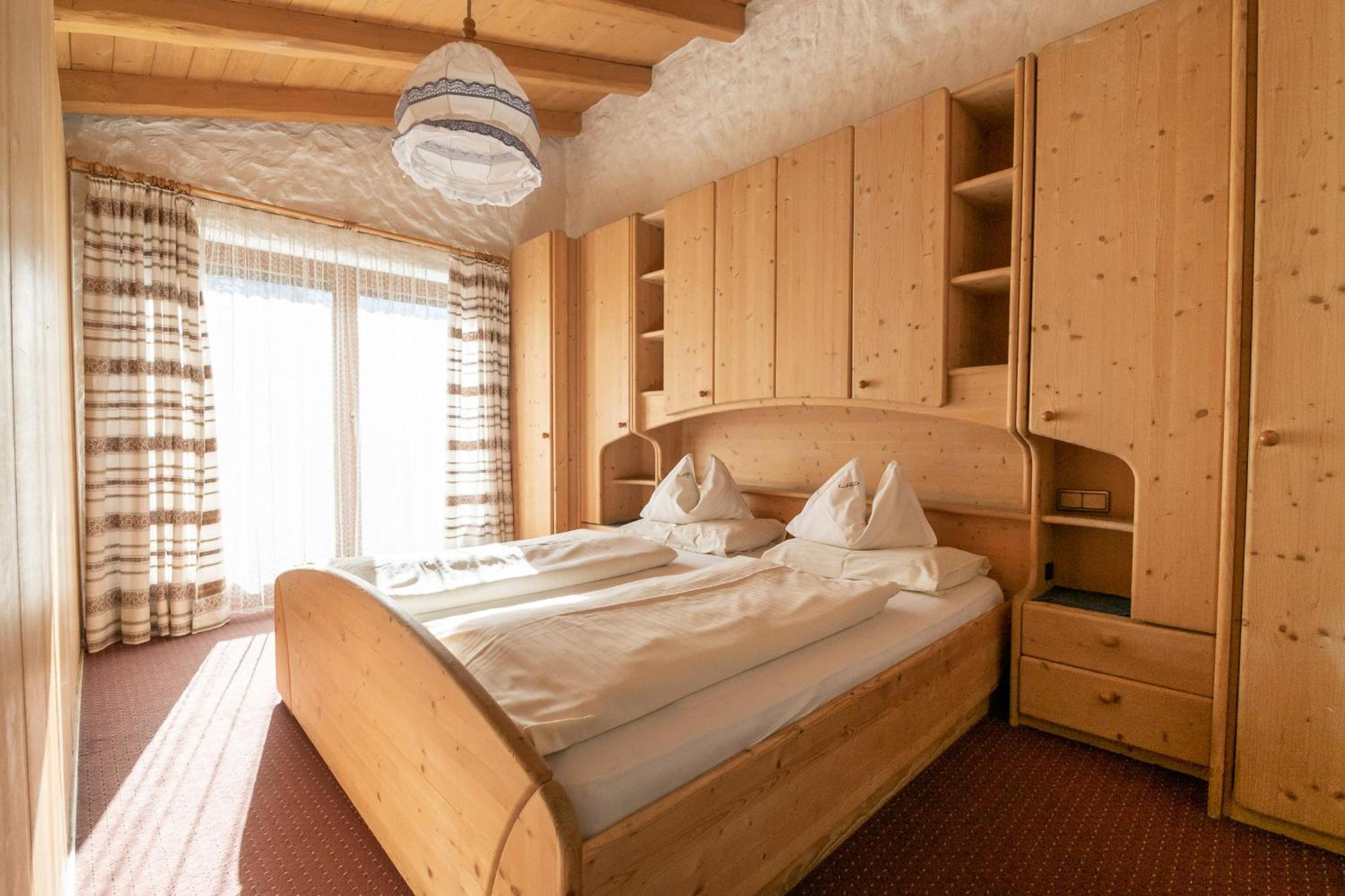 Two-Bedroom Apartment with Mountain View (4 Adults) - Photo 5