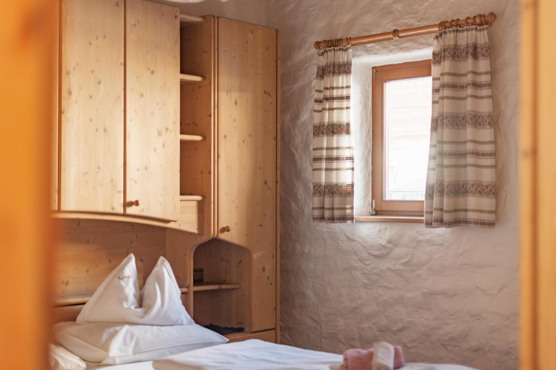 Two-Bedroom Apartment with Mountain View (4 Adults) - Photo 17