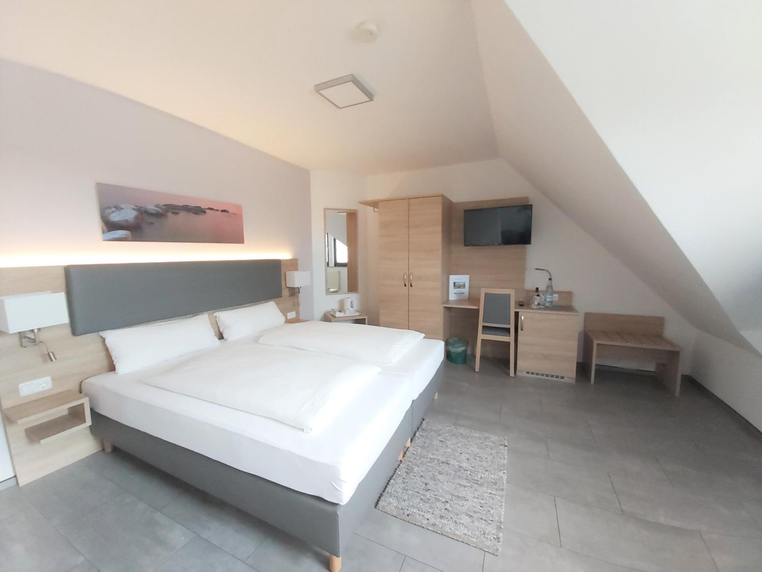 Standard Double Room photo 3