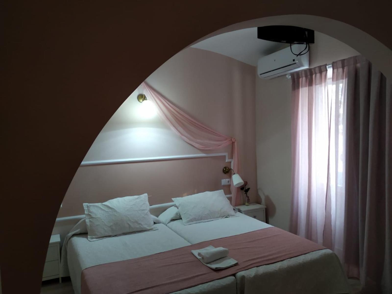 Habitación Doble o con Dos Camas con Baño Privado - Acceso para Personas con Discapacidad