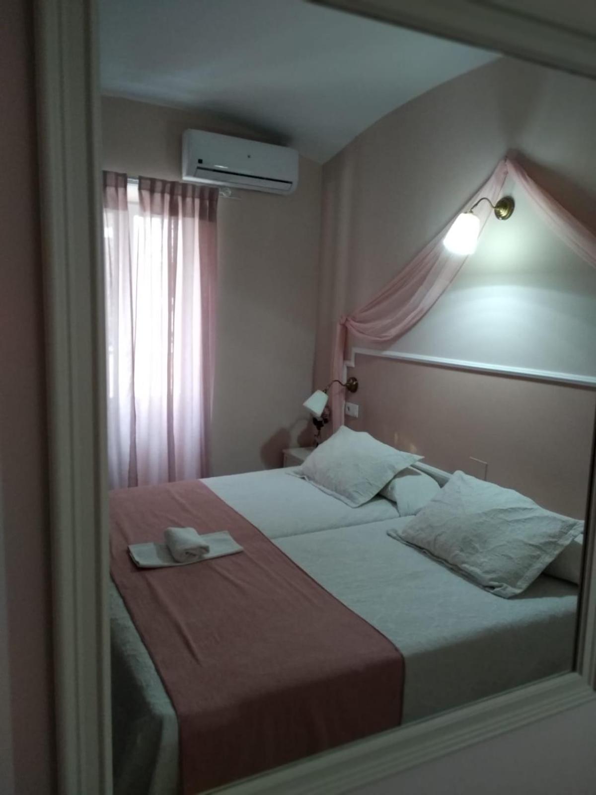Habitación Doble con Baño Privado