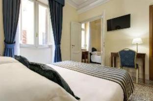 Junior Suite 1 Double Bed thumbnail 6