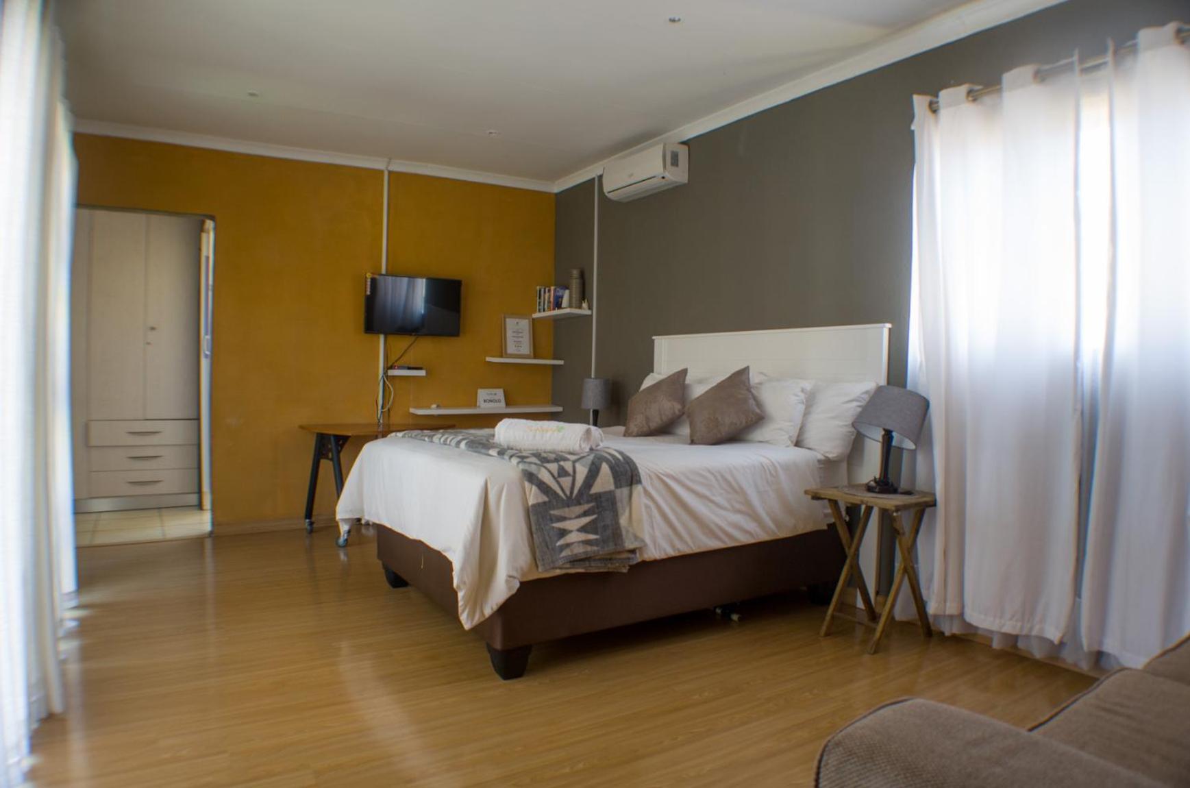 Family Room - Photo 4