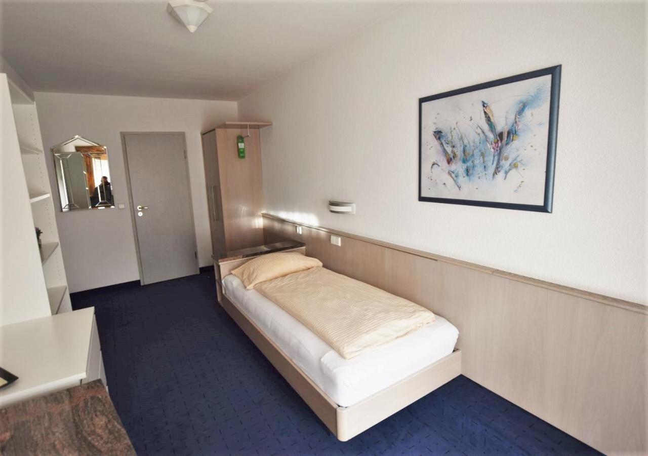 Single Room with Bathroom photo 2