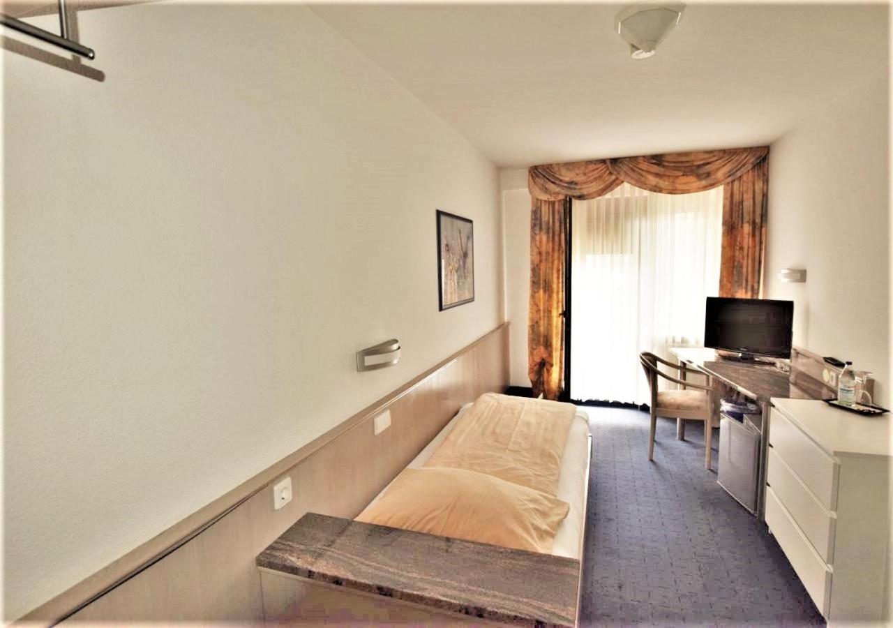 Single Room with Bathroom photo 3