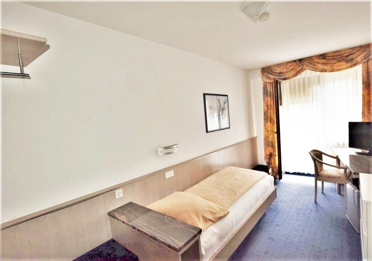 Single Room with Bathroom photo 1
