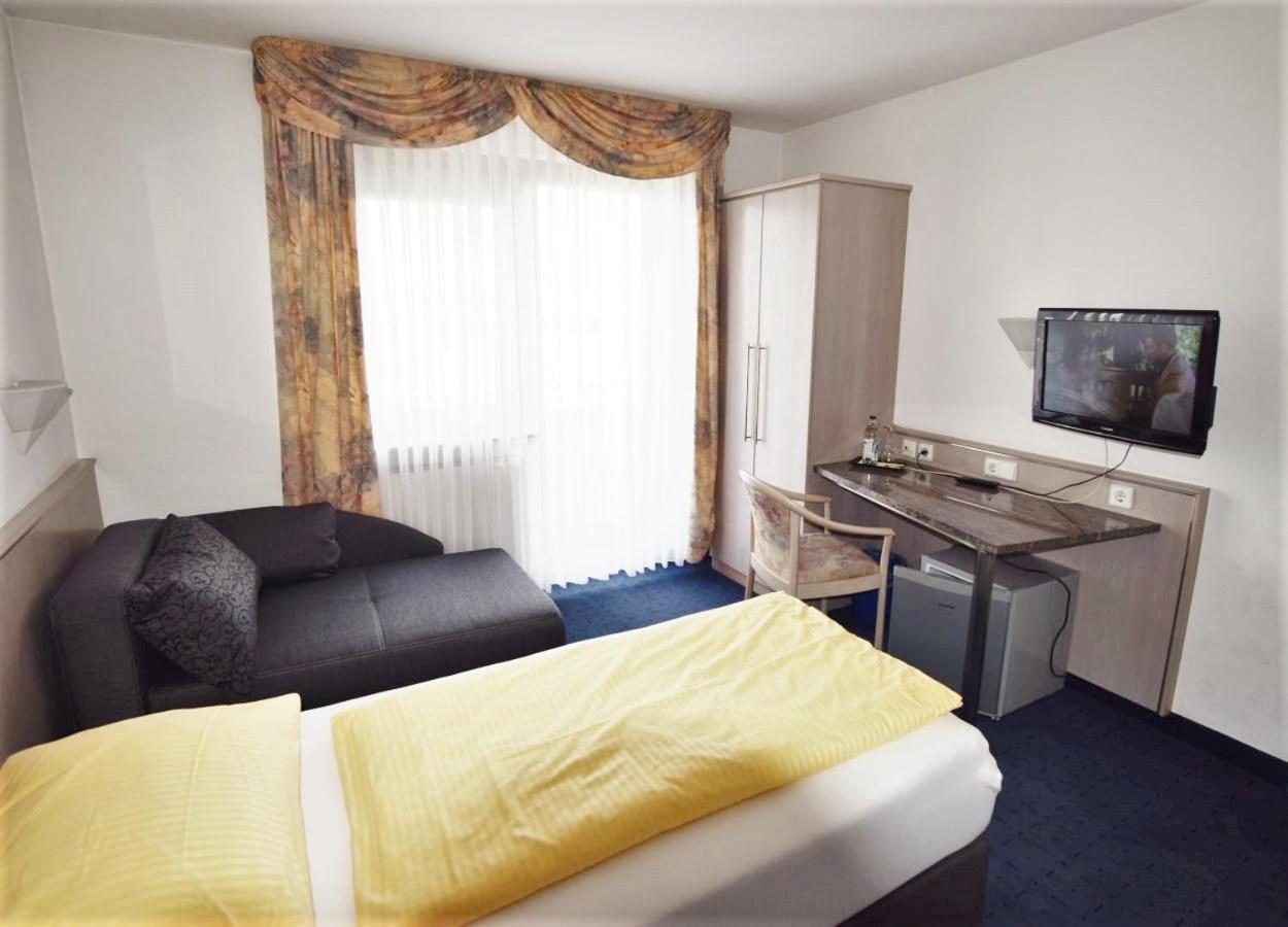 Twin Room with Balcony photo 2