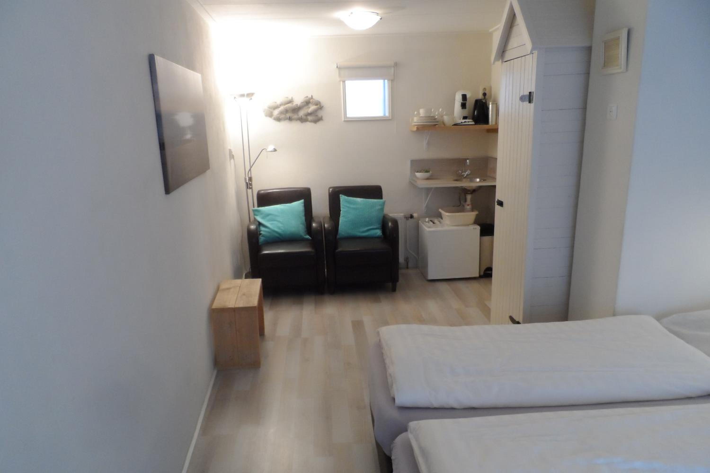 Double Room with Private Bathroom - Photo 2