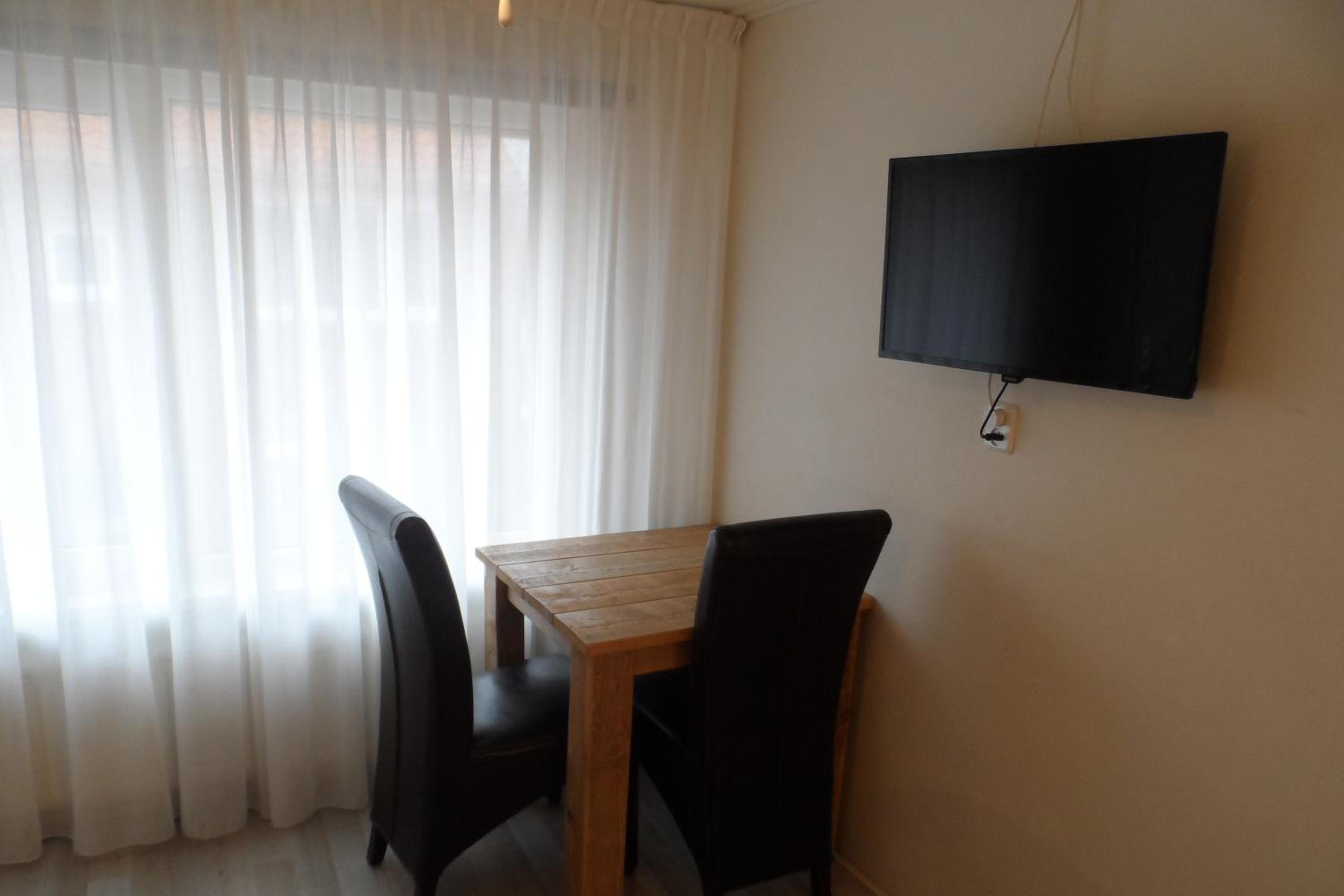 Double Room with Private Bathroom - Photo 6