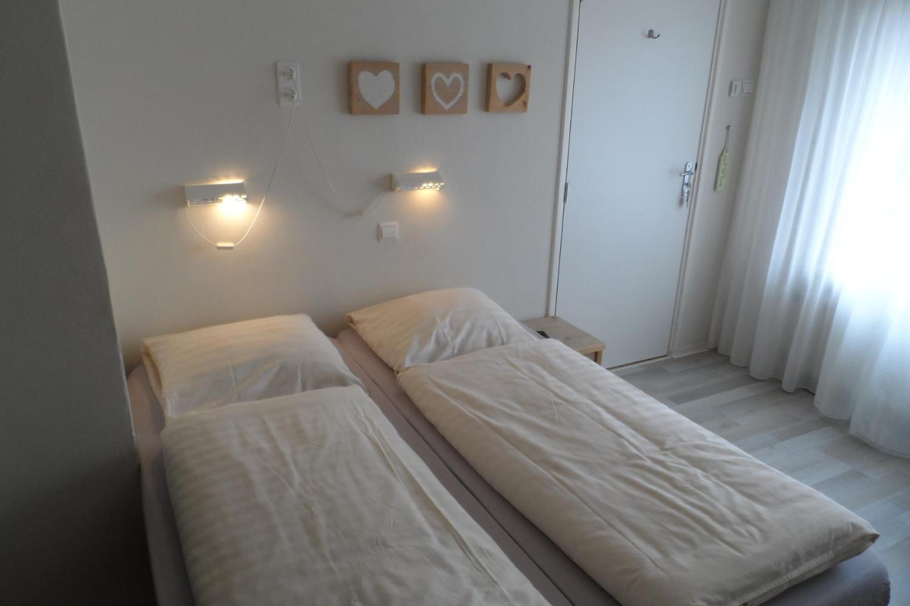 Double Room with Private Bathroom - Photo 4