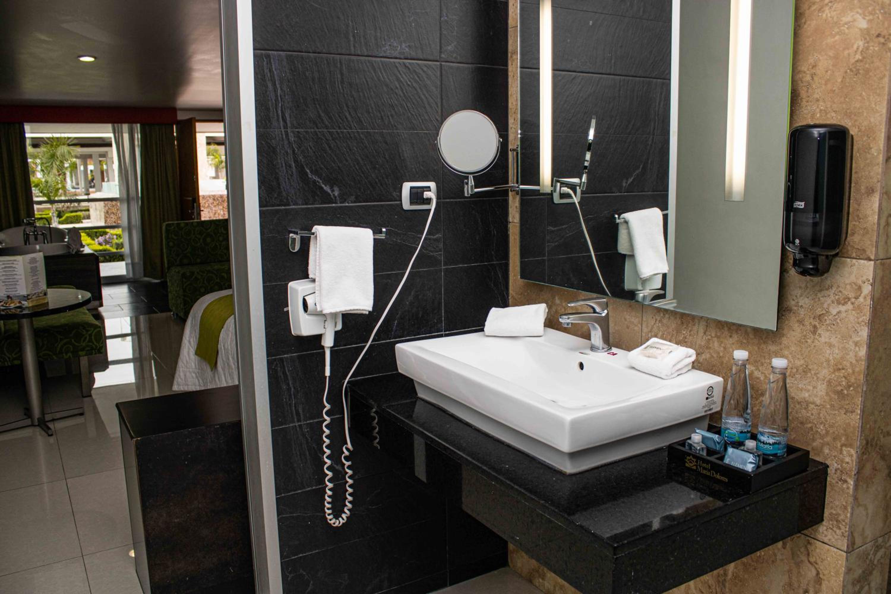 Suite with Hot Tub - Photo 3