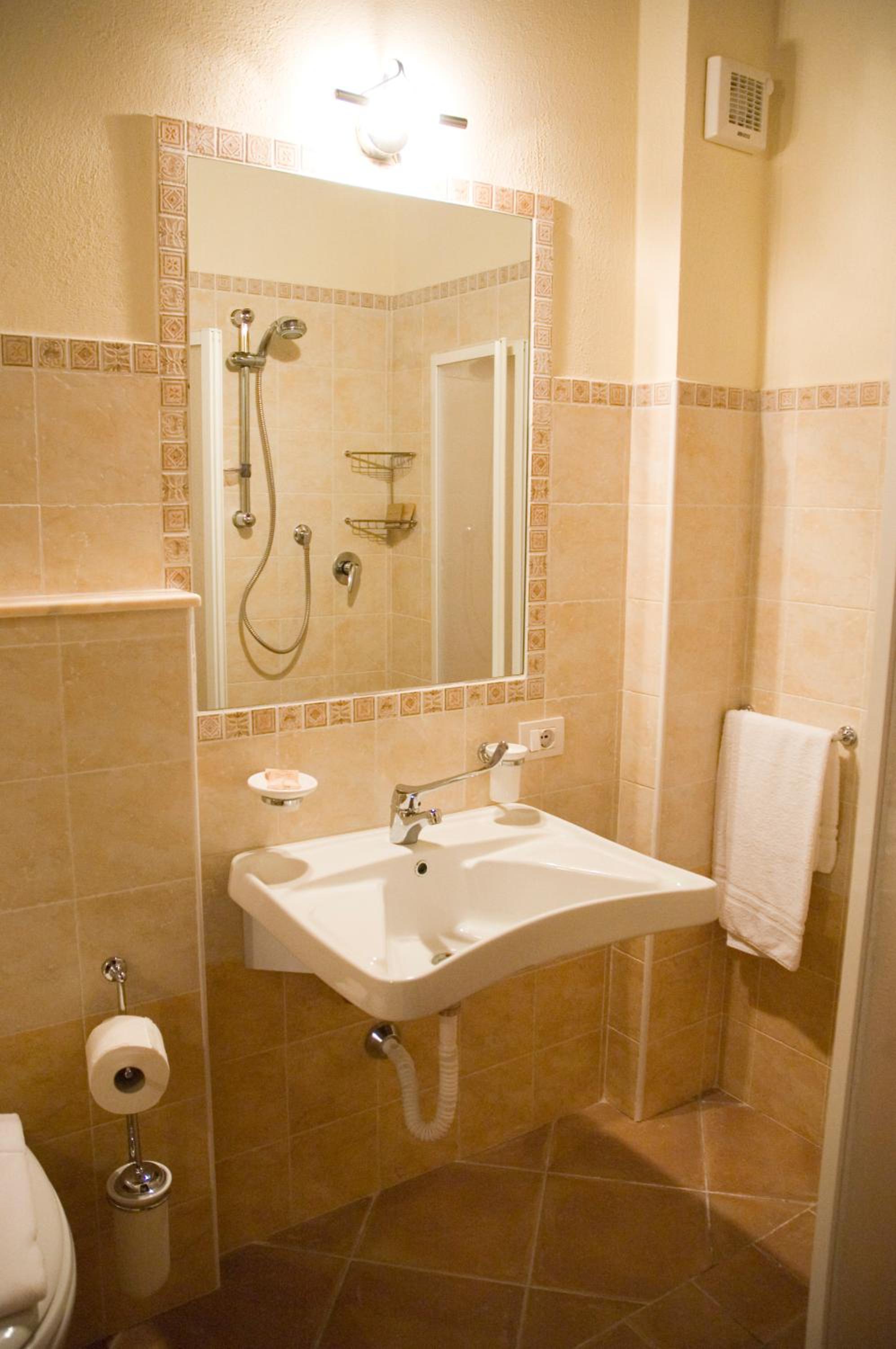 Double Room - Photo 15