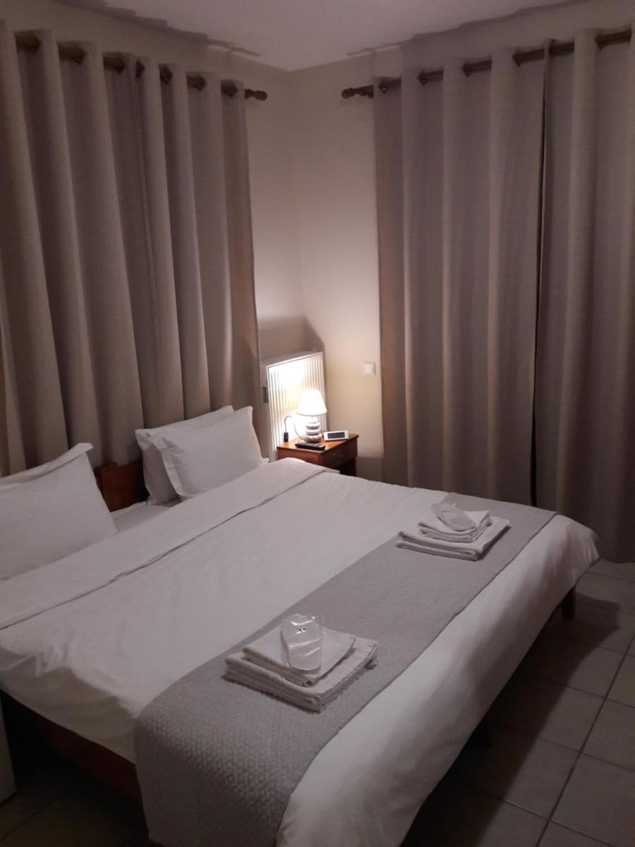 Deluxe Double Room with Side Sea View photo 1