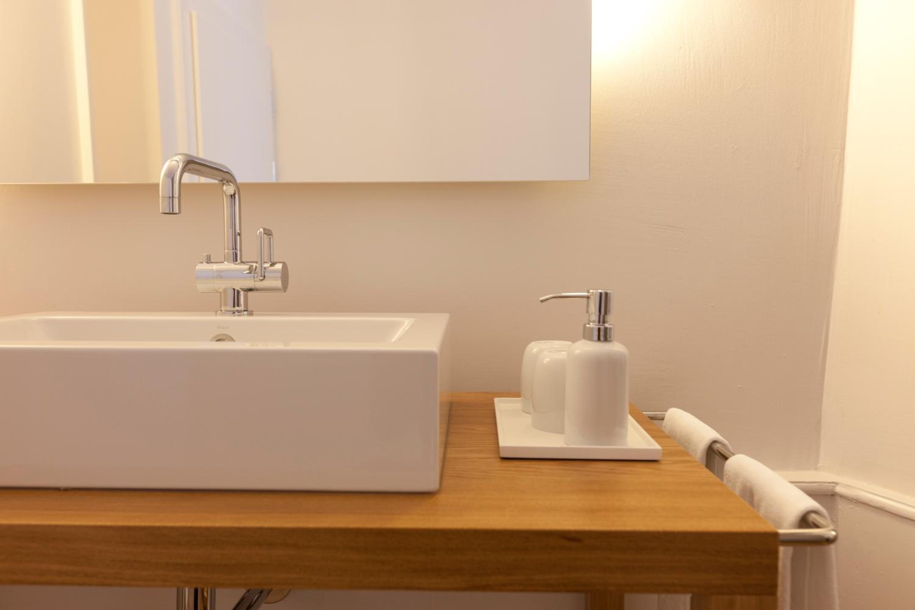 Superior Design Room - Photo 13