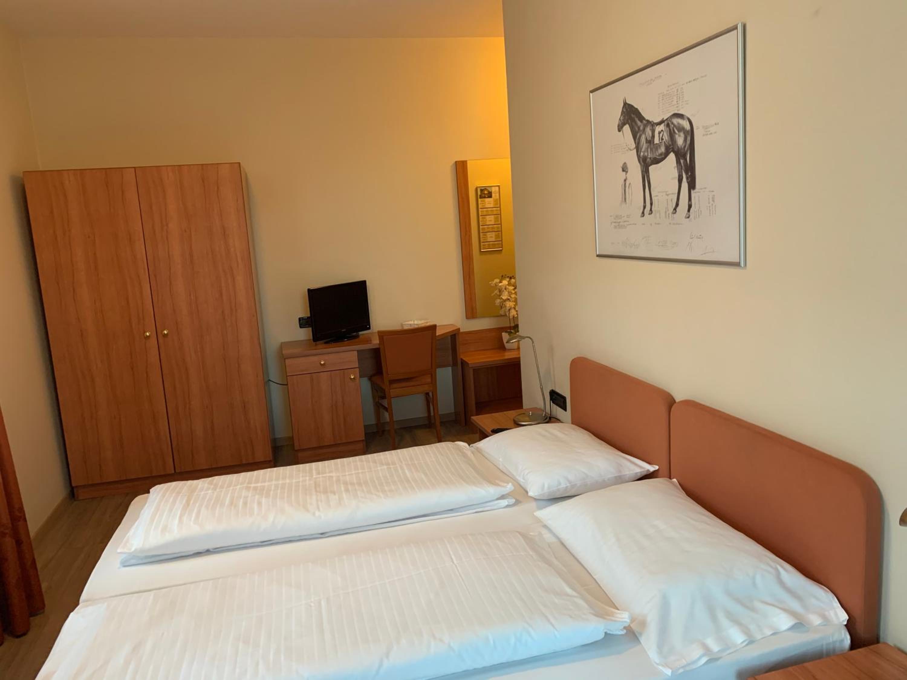 Double or Twin Room - Photo 3