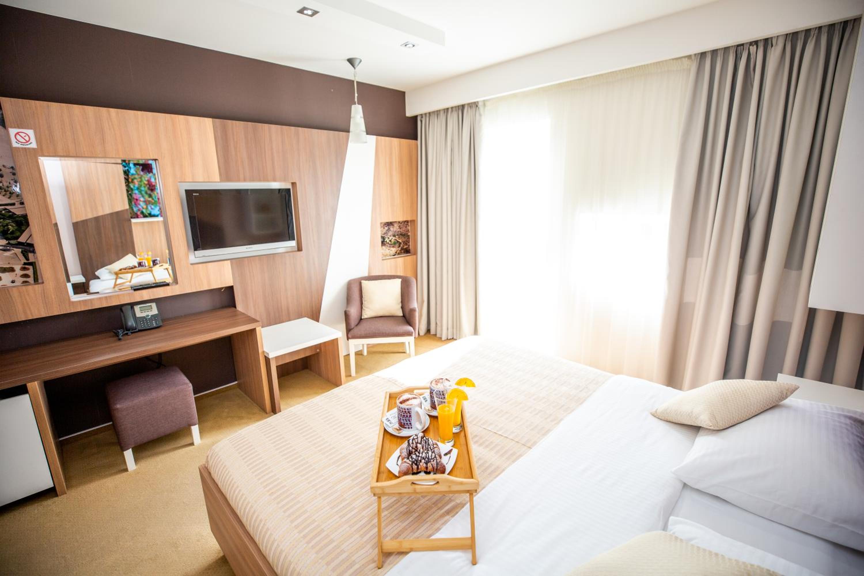 Superior Double Room - Photo 8