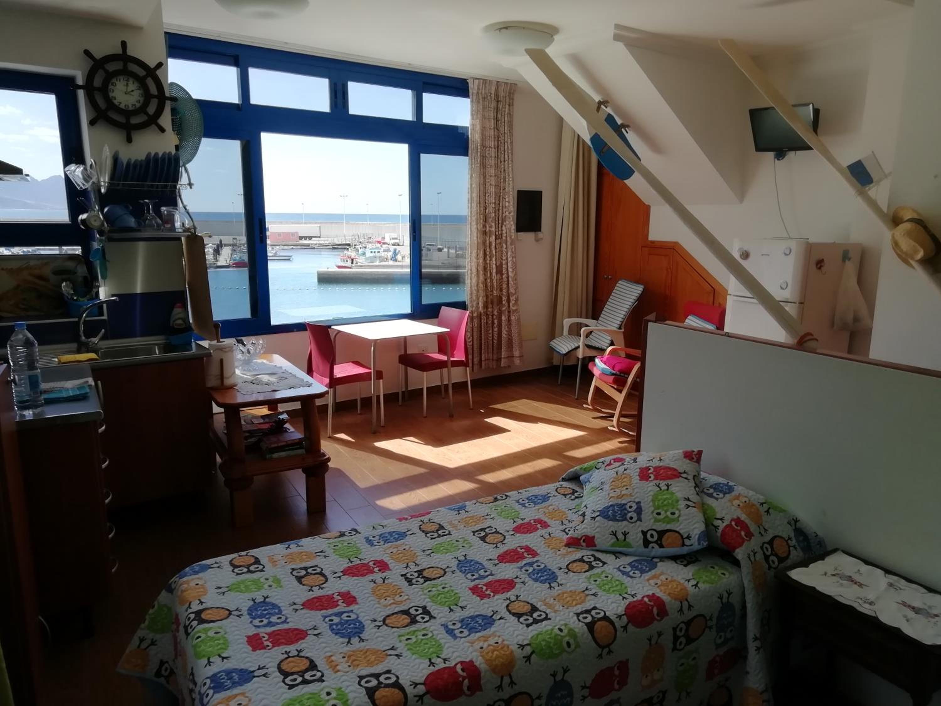 Estudio con vista al mar