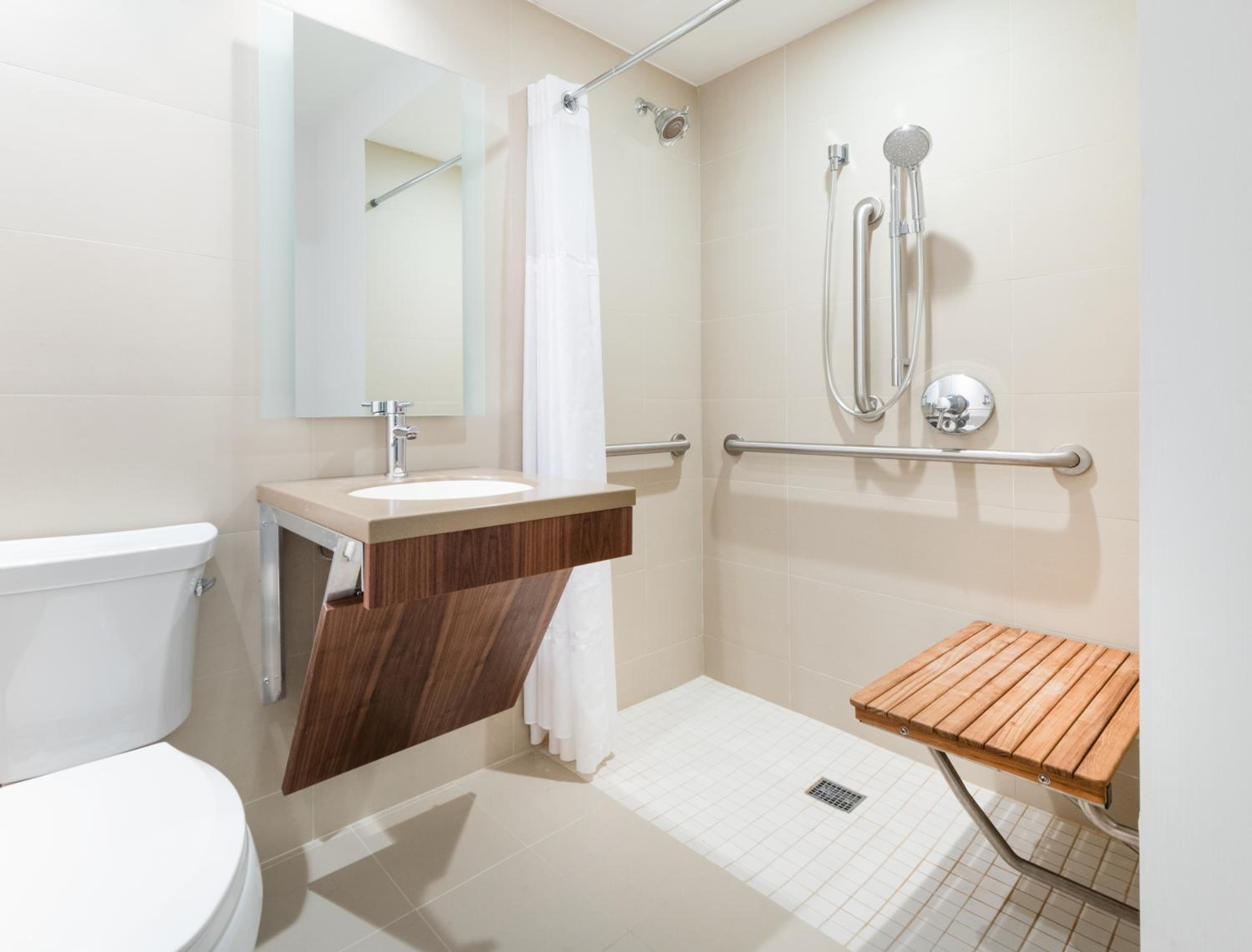 King Room with Accessible Shower - Disability Access