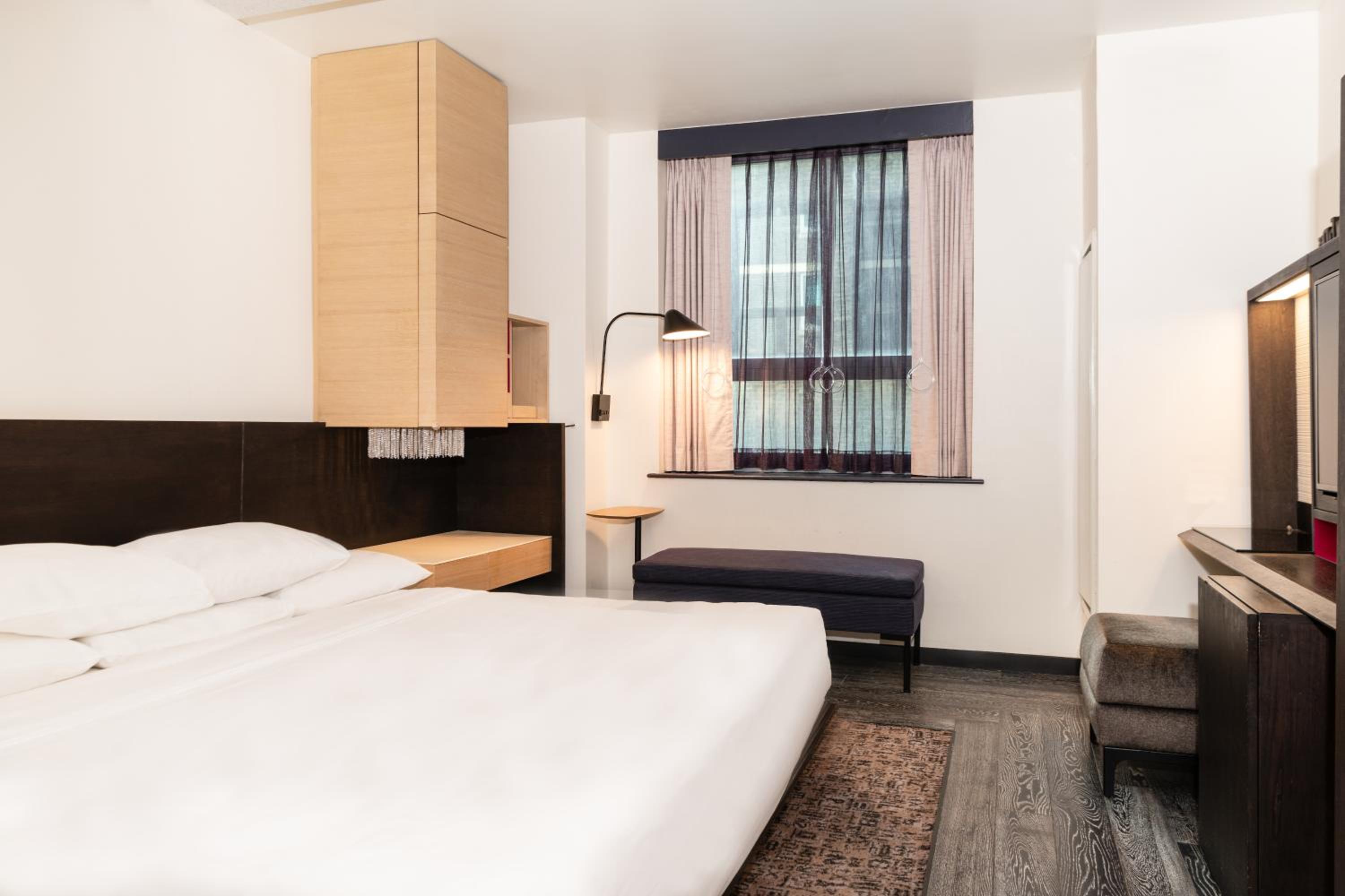 King Room with Accessible Shower - Disability Access