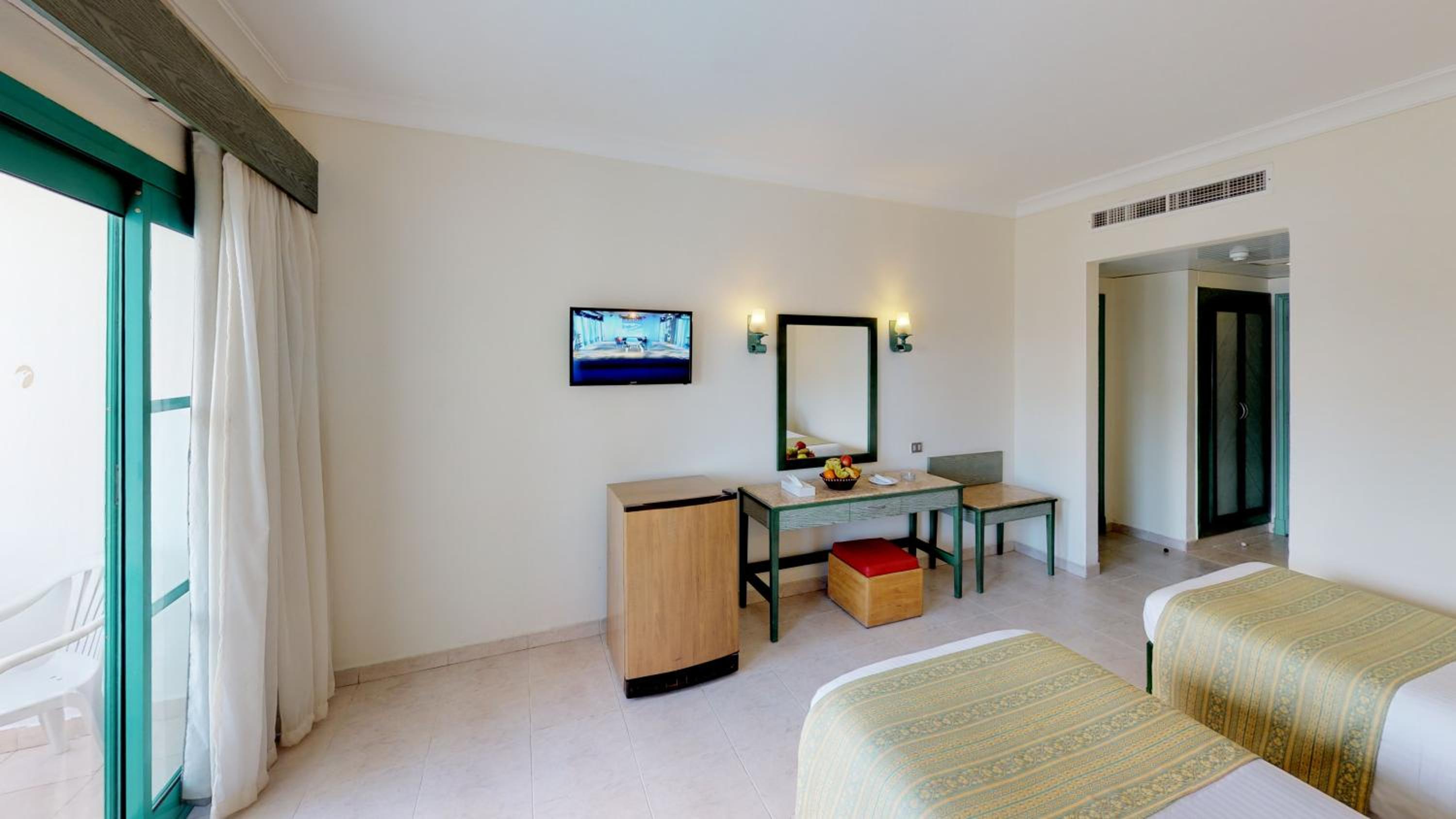 Standard Double Or Twin Room With Garden View - Photo 8