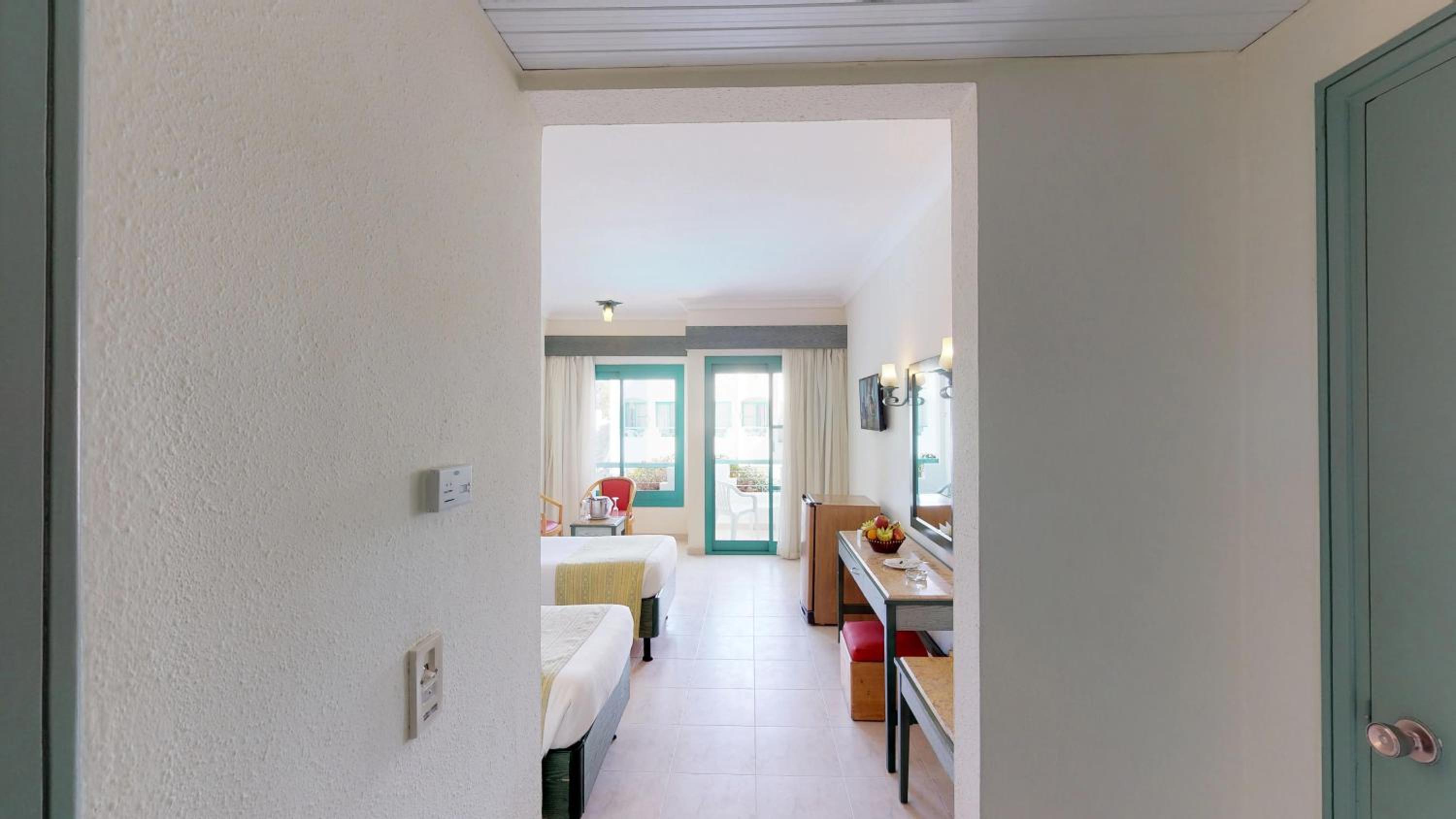 Standard Double Or Twin Room With Garden View - Photo 9