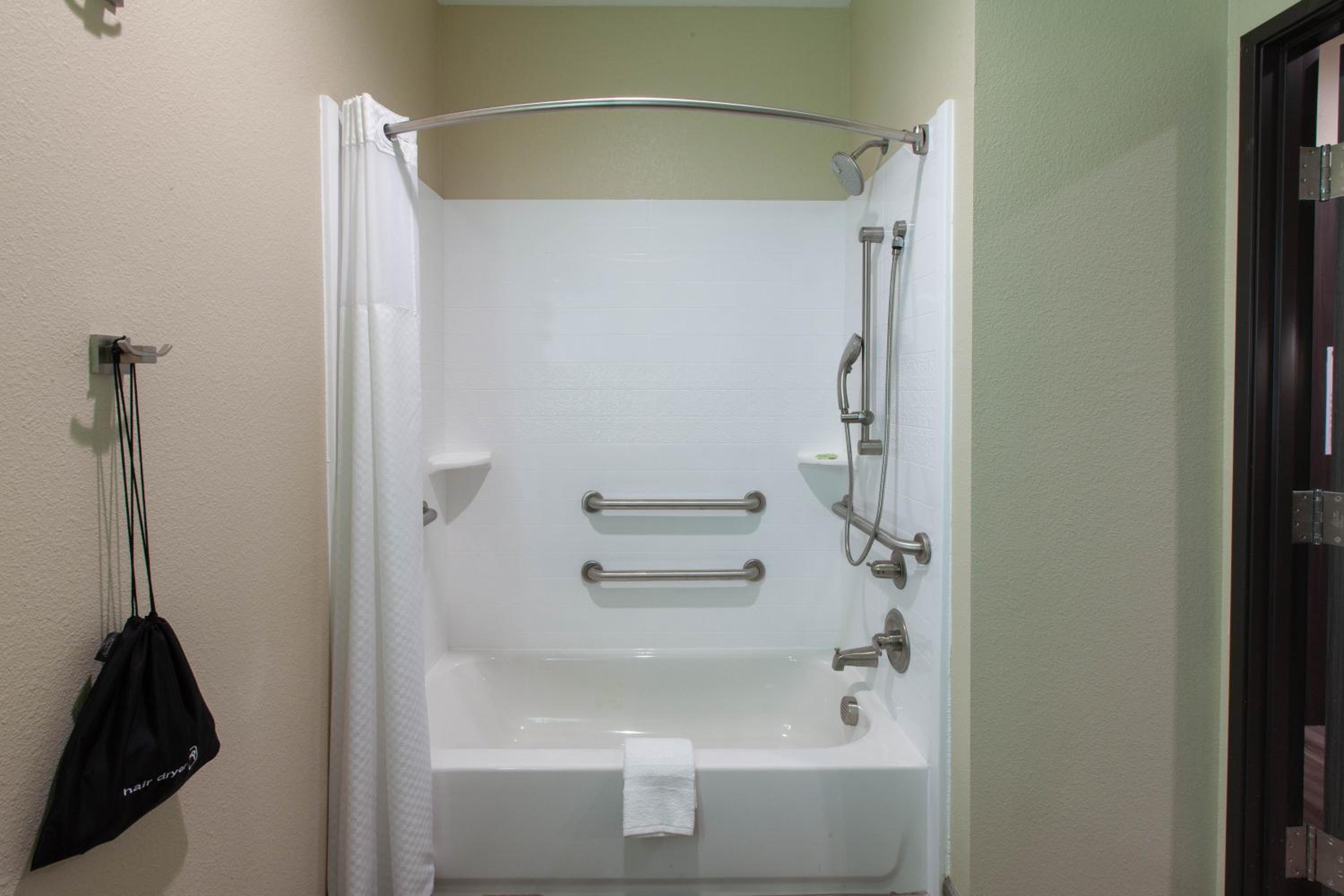 Studio Suite with Two Double Beds and Bath Tub - Mobility/Hearing Access - Non-Smoking photo 2