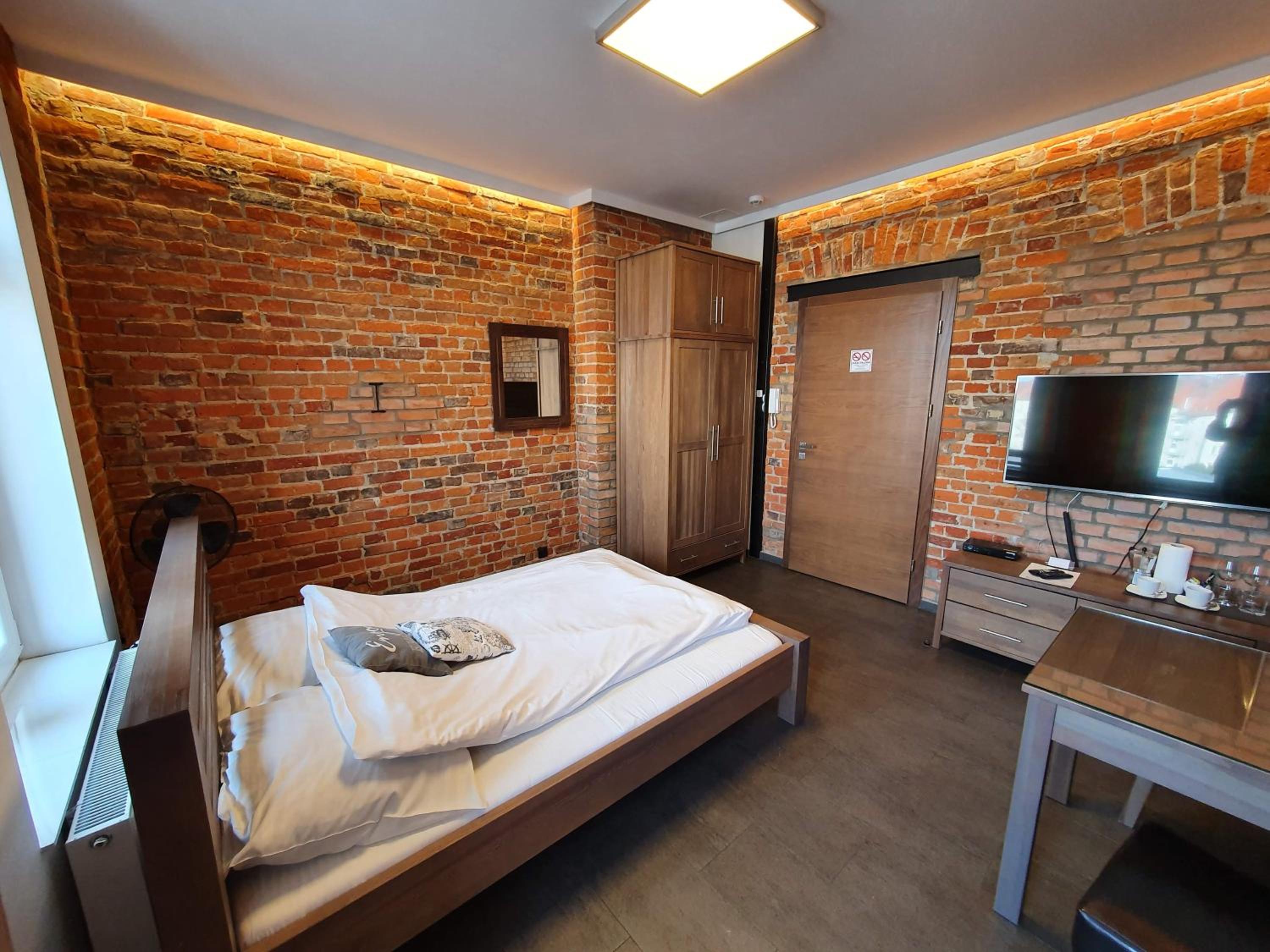 Double Room - Photo 9