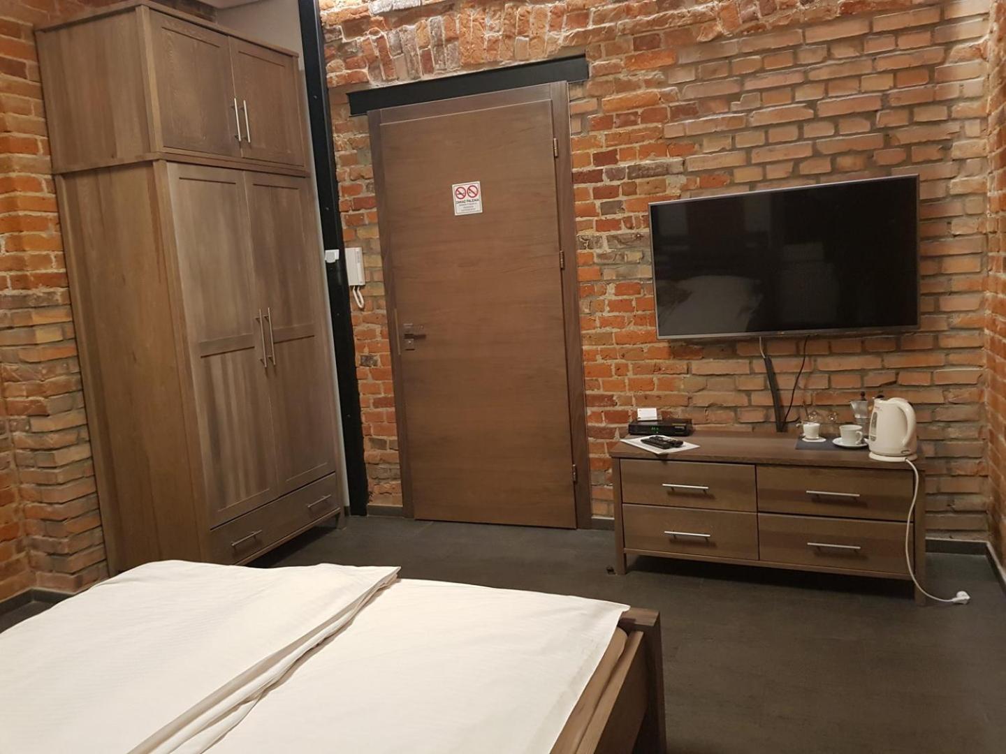 Double Room - Photo 11