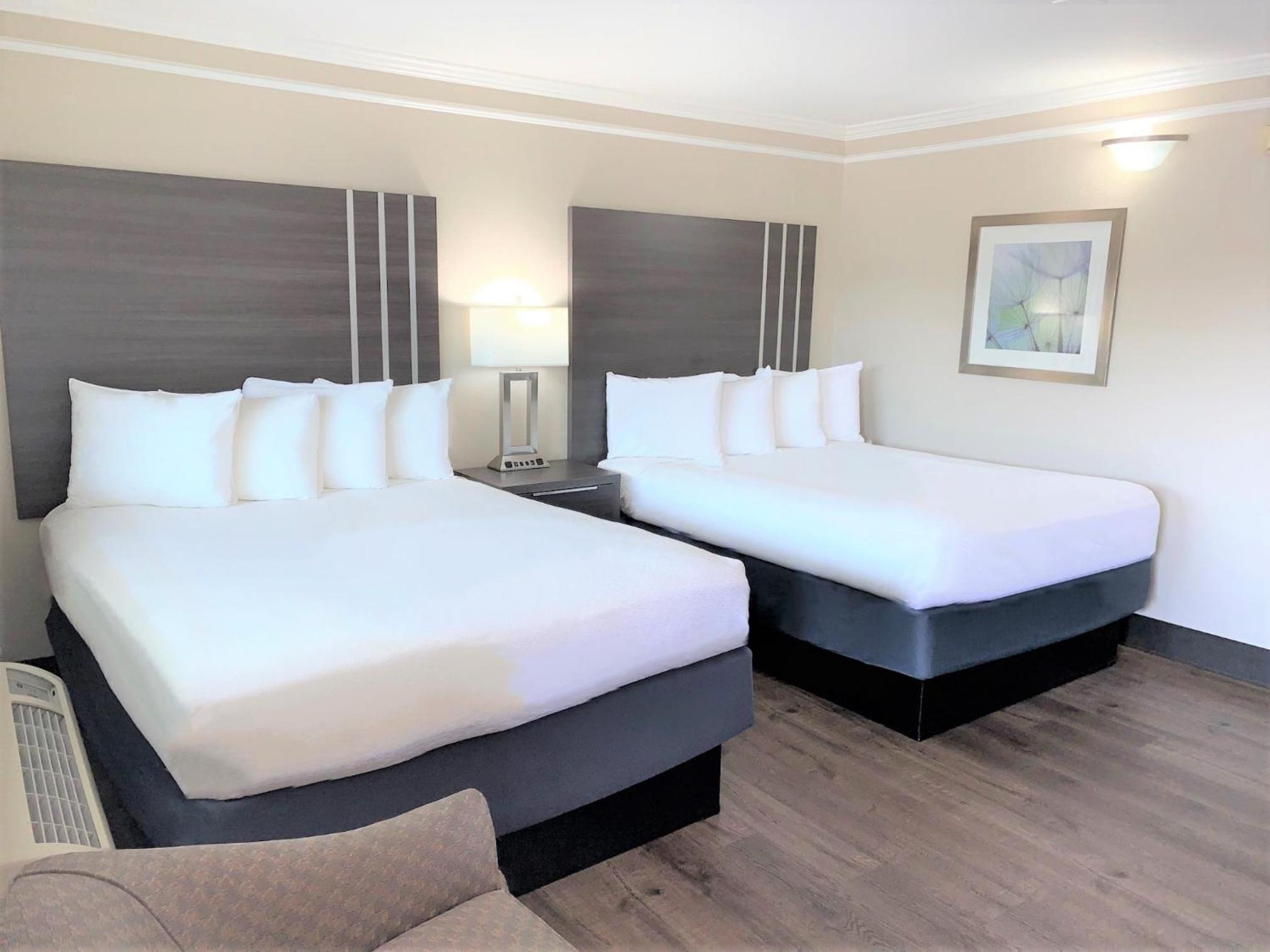 Queen Room with Two Queen Beds - Non-Smoking - Photo 1