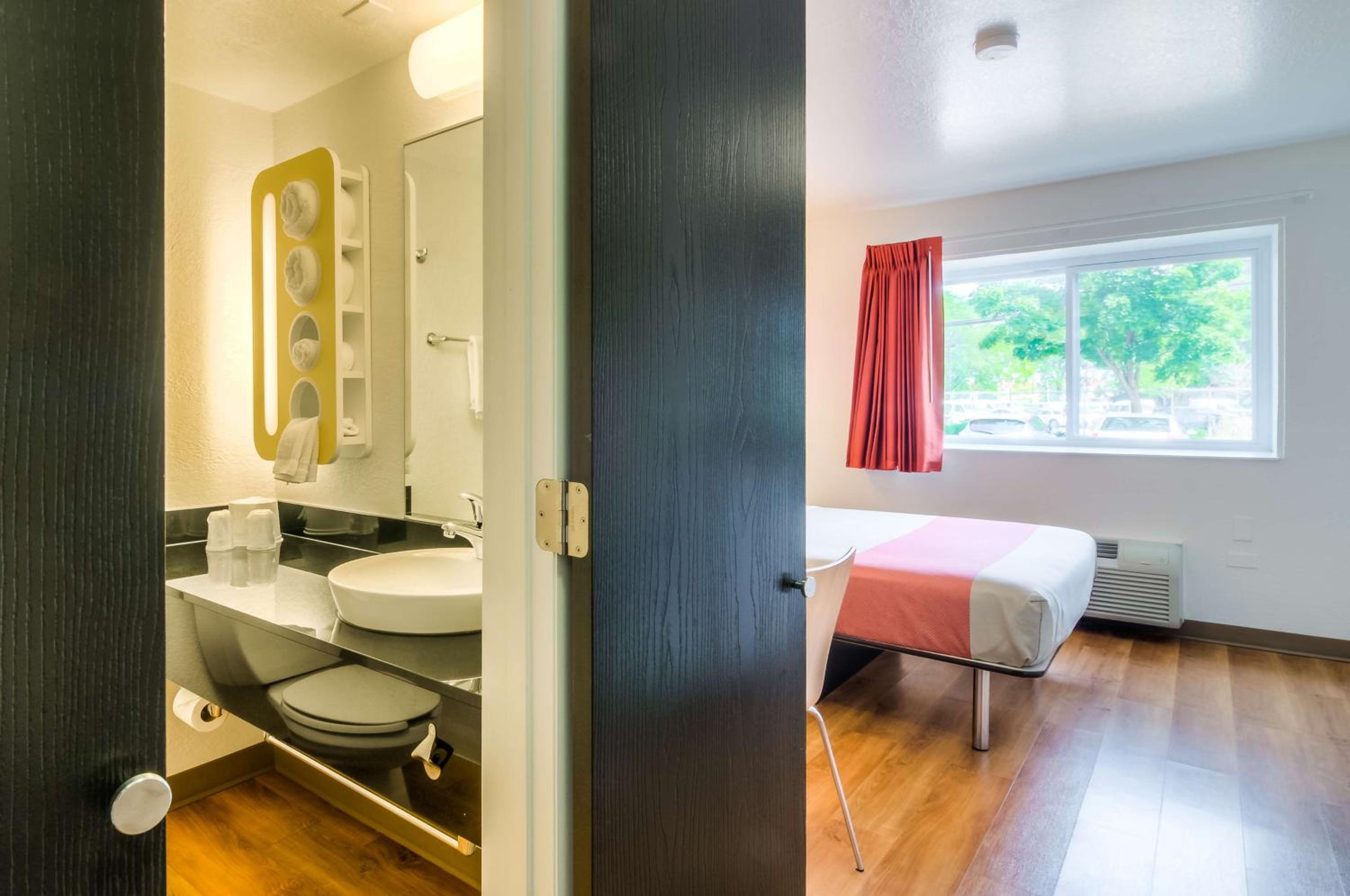 Double Room - Disability Access - Non-Smoking