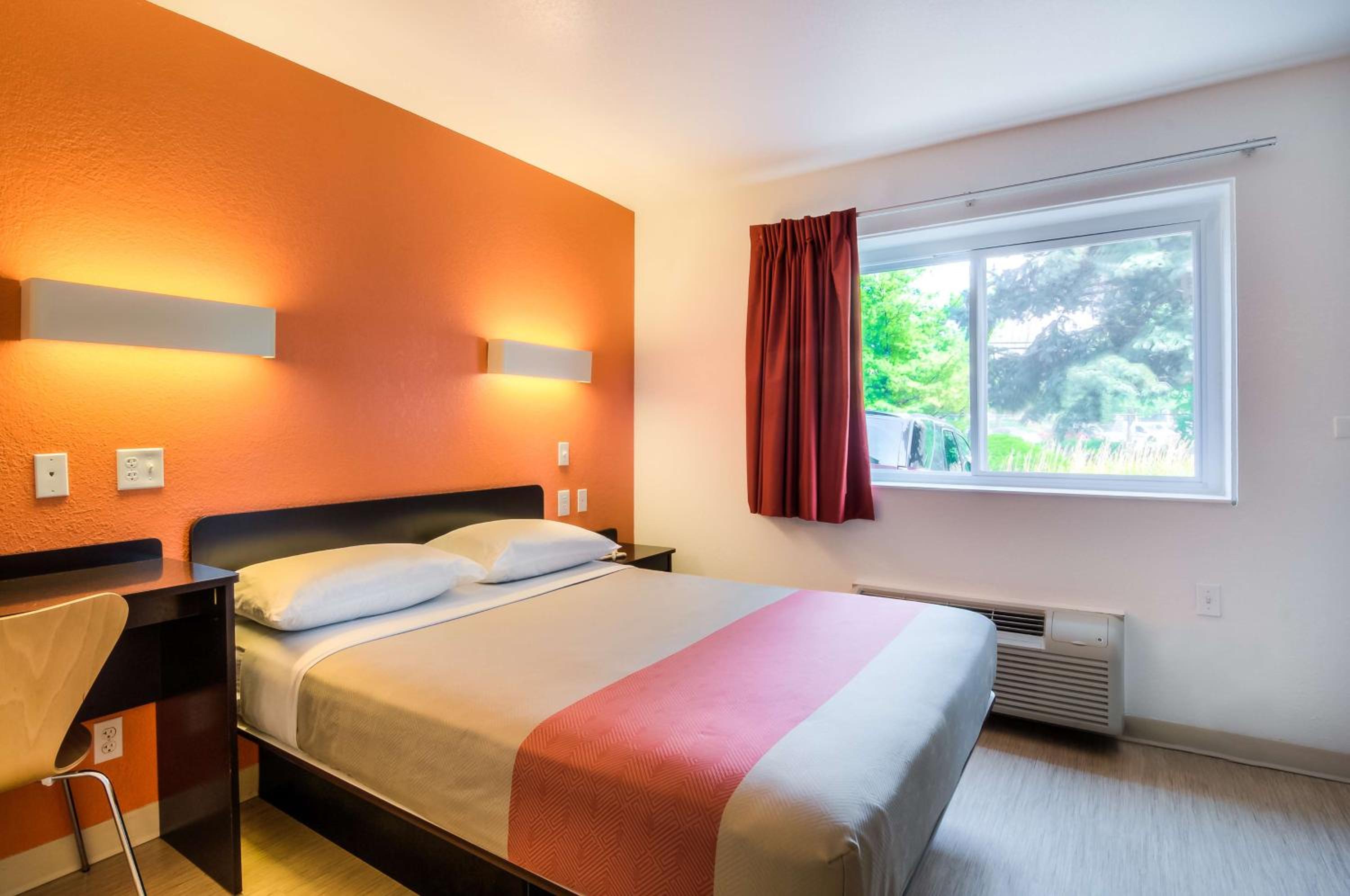 Deluxe Room - Non-Smoking