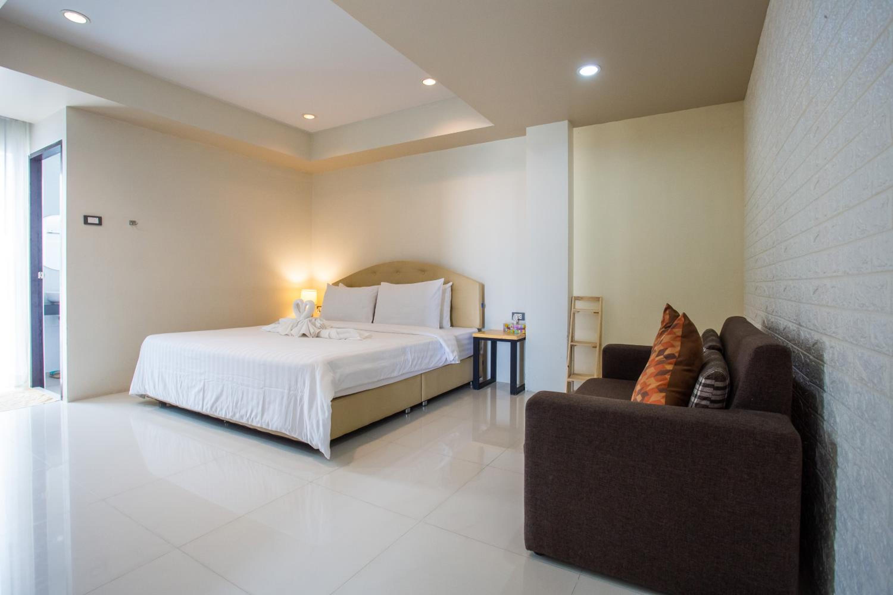 Standard King Room With Sofa photo 1