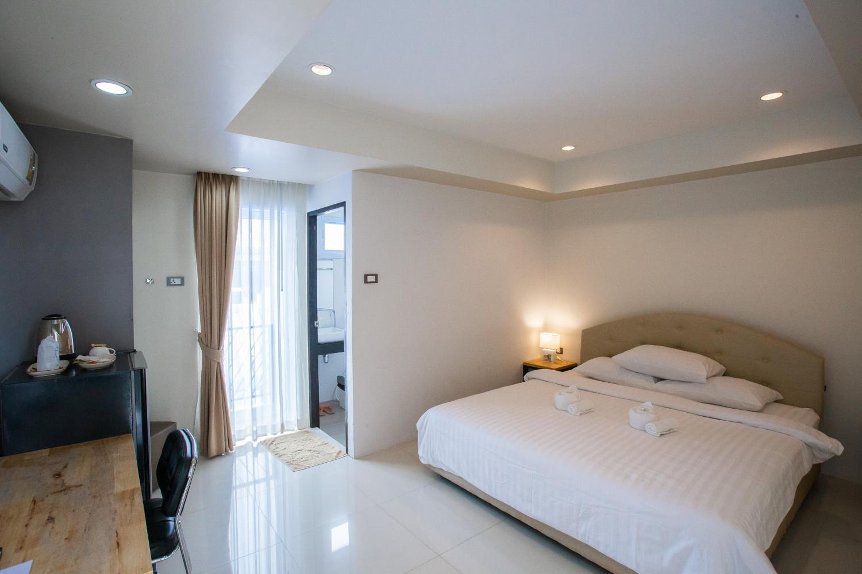 Standard King Room photo 1
