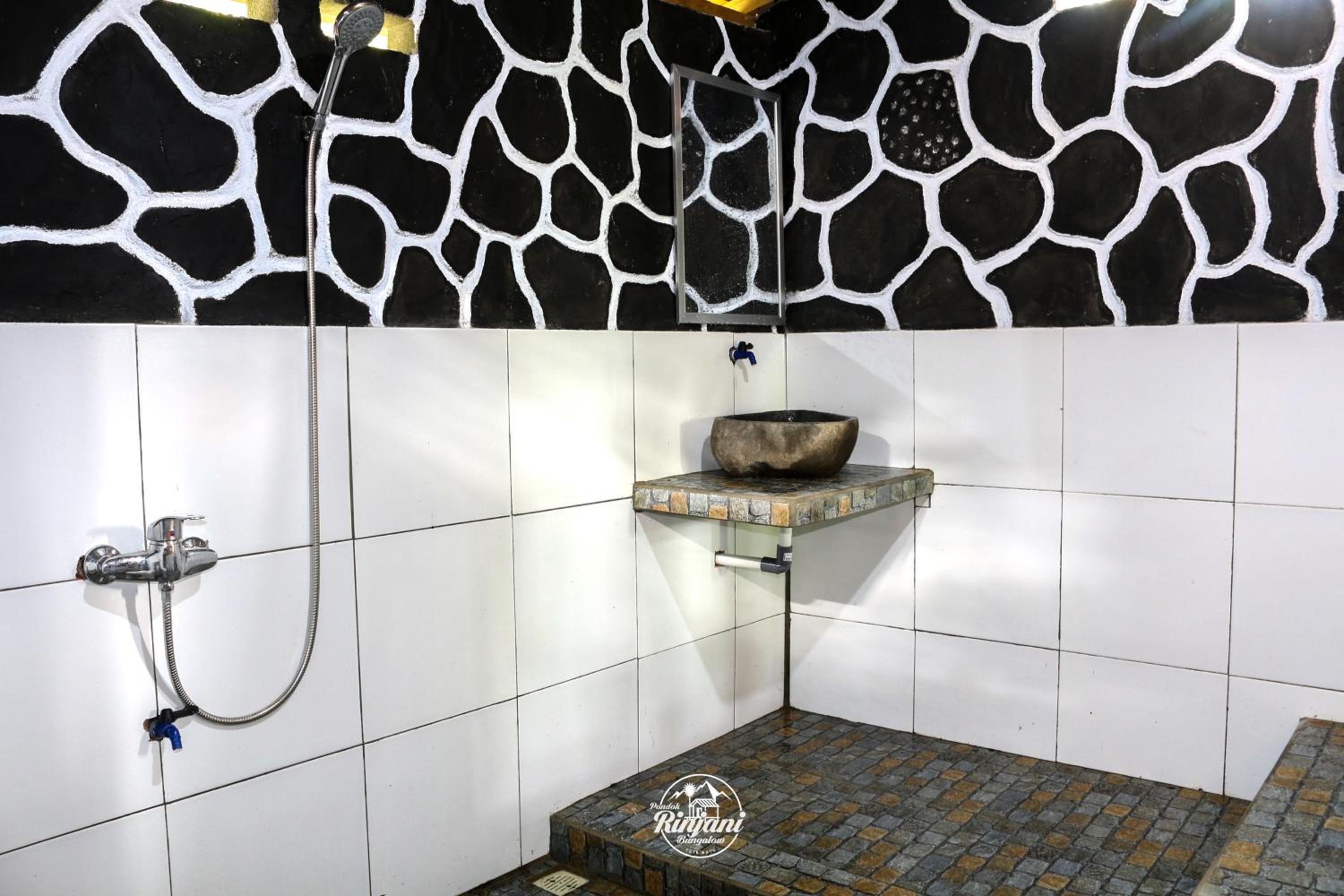 Large Double Room - Photo 2