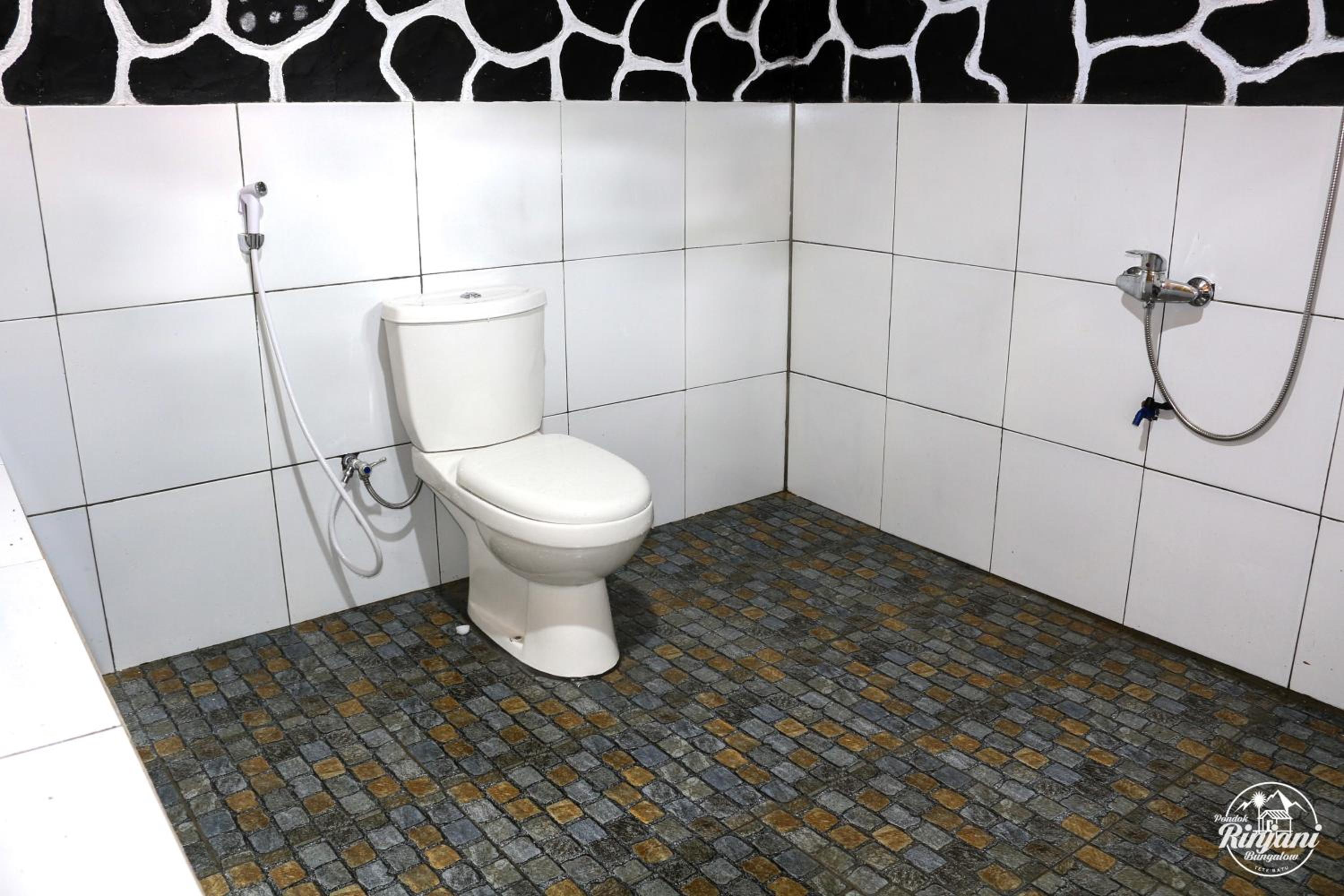 Large Double Room - Photo 3