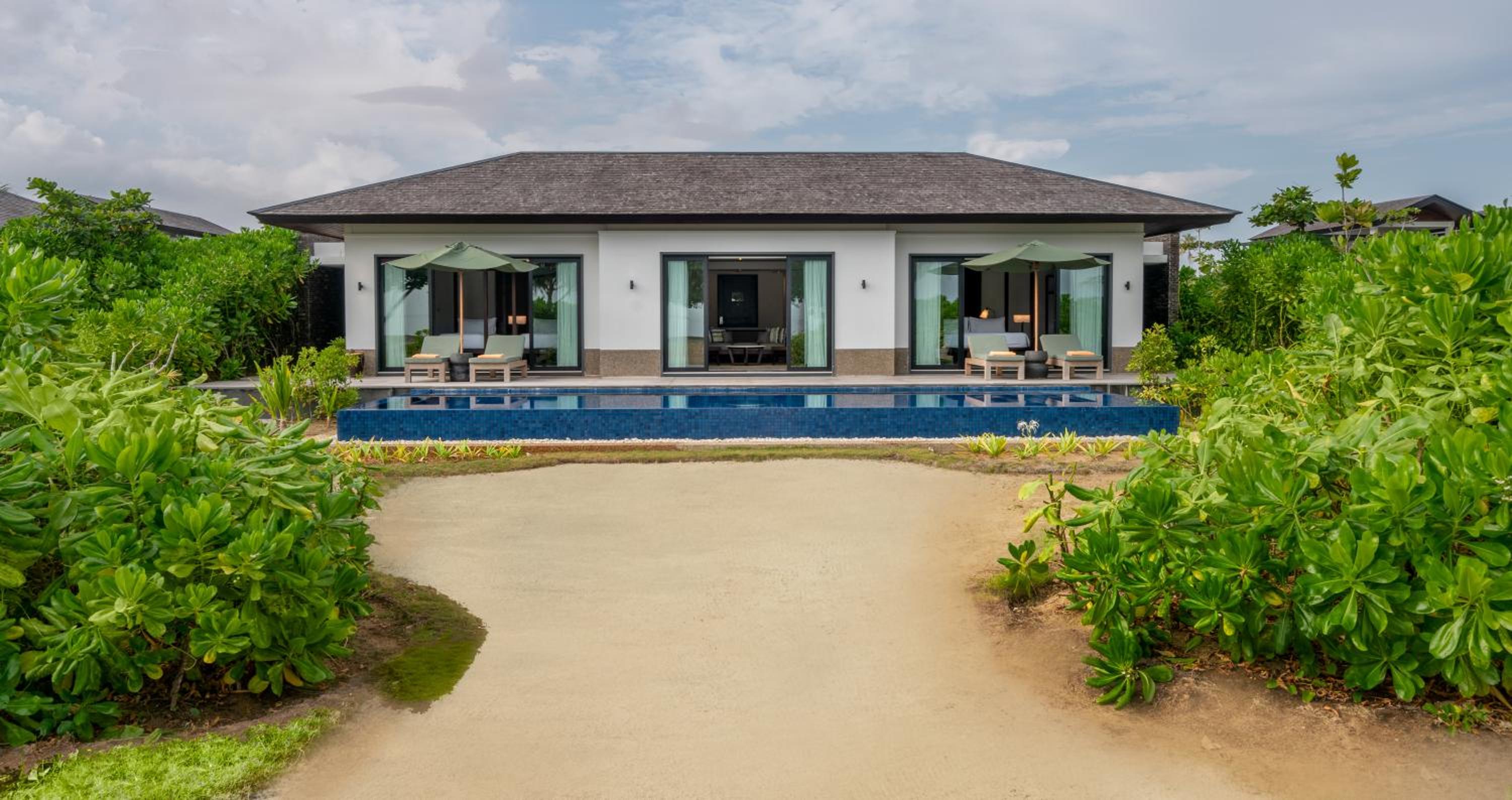 Two Bedroom Deluxe Beachfront Villa  photo 3