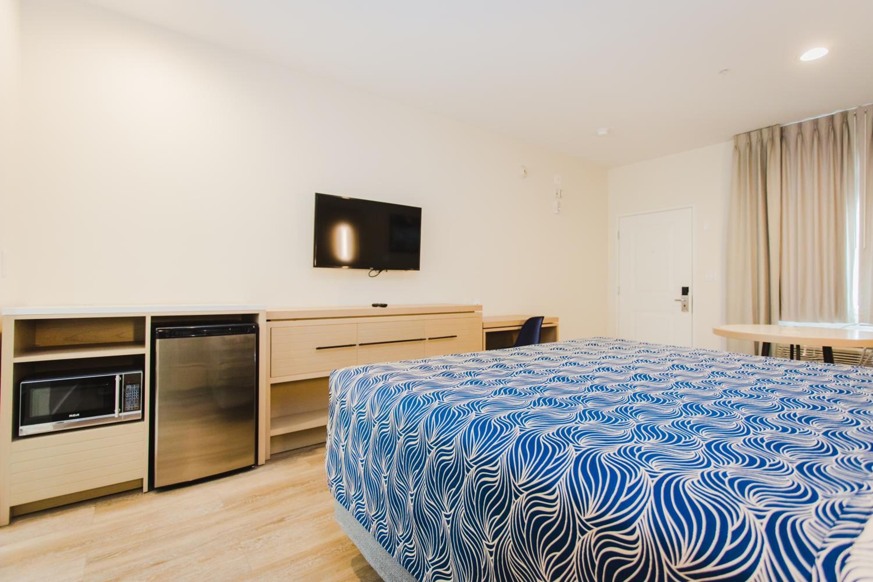 Deluxe King Room - Photo 3
