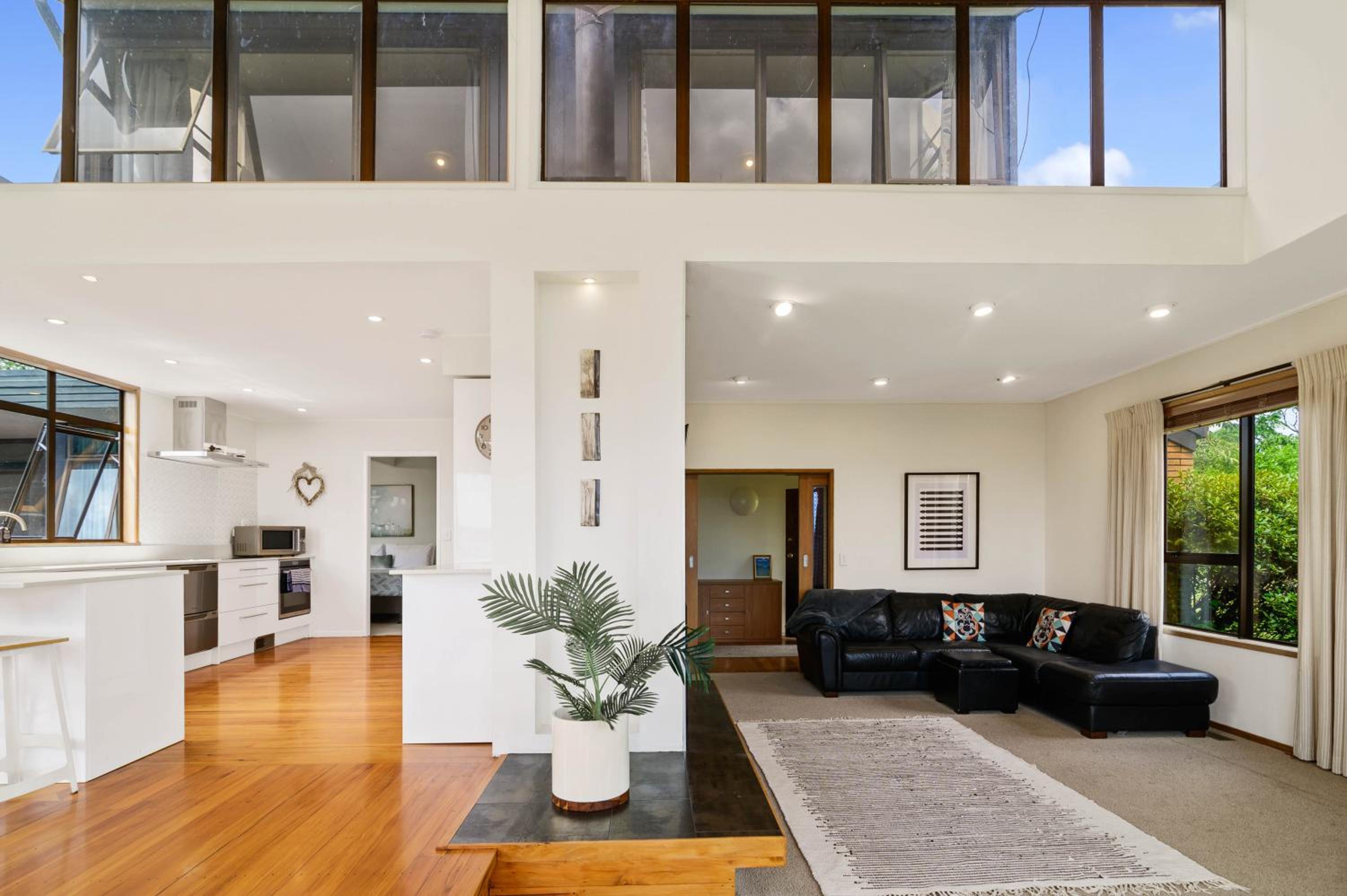 Six-Bedroom House - Photo 14