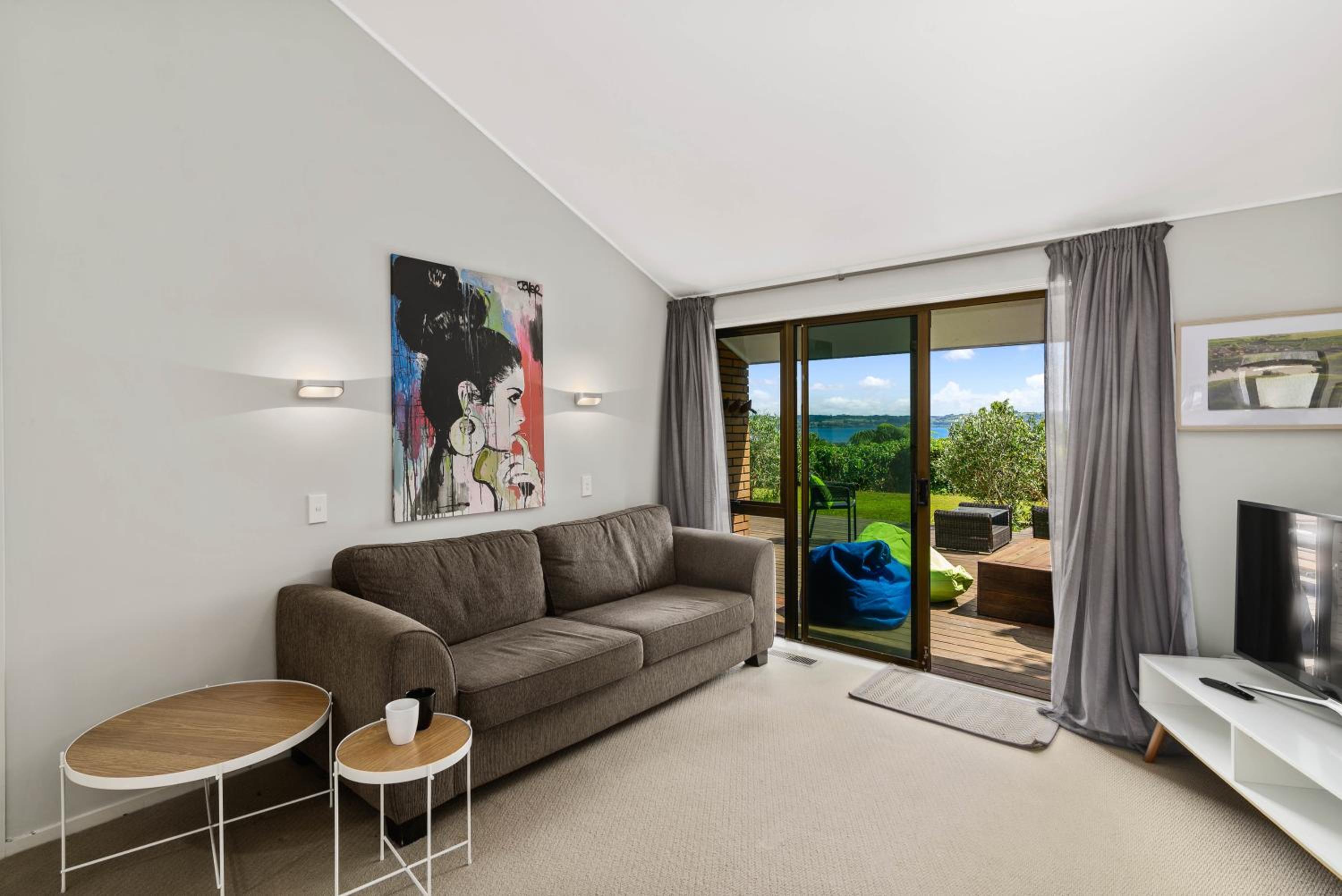 Six-Bedroom House - Photo 22