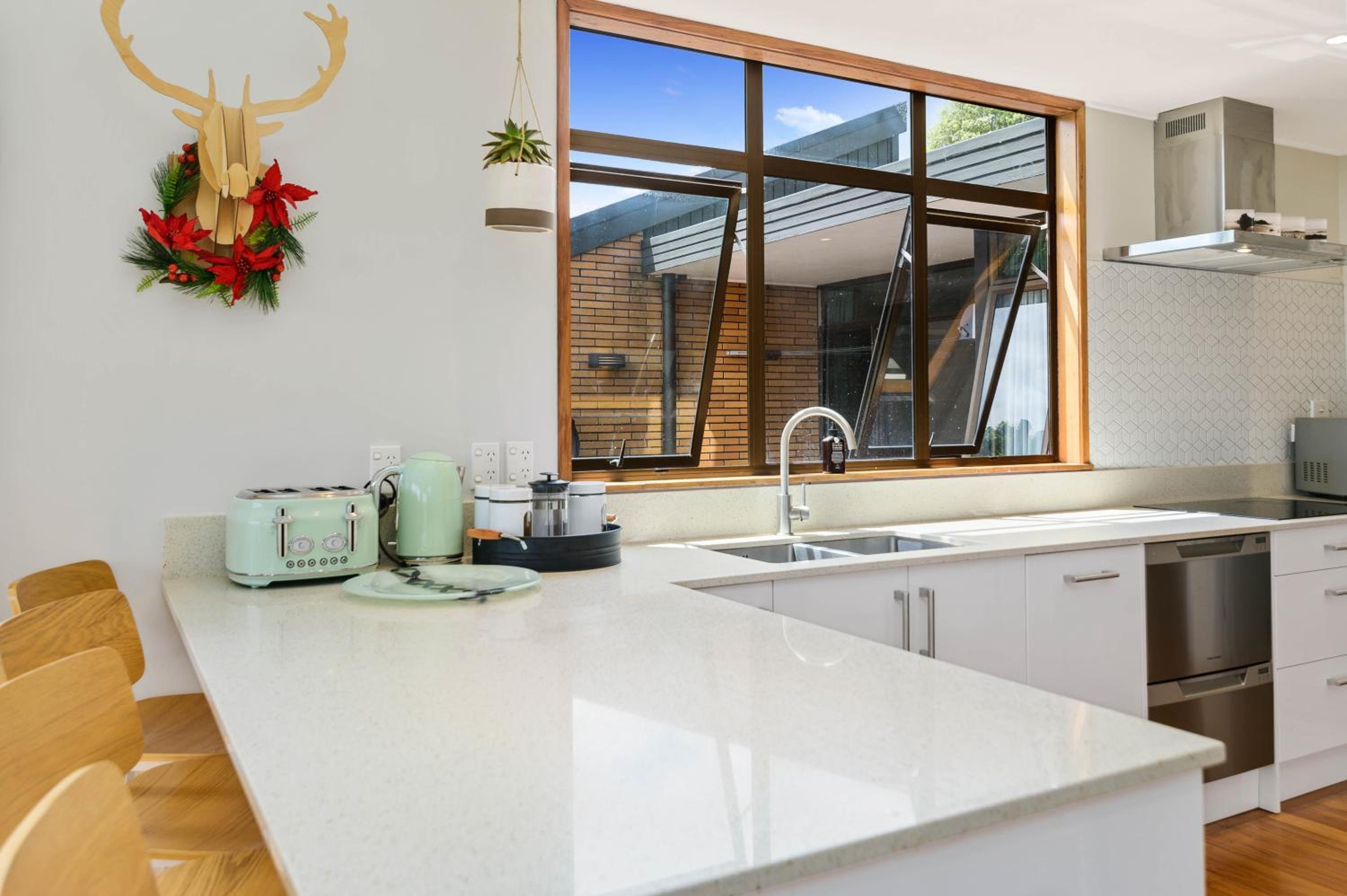 Six-Bedroom House - Photo 23