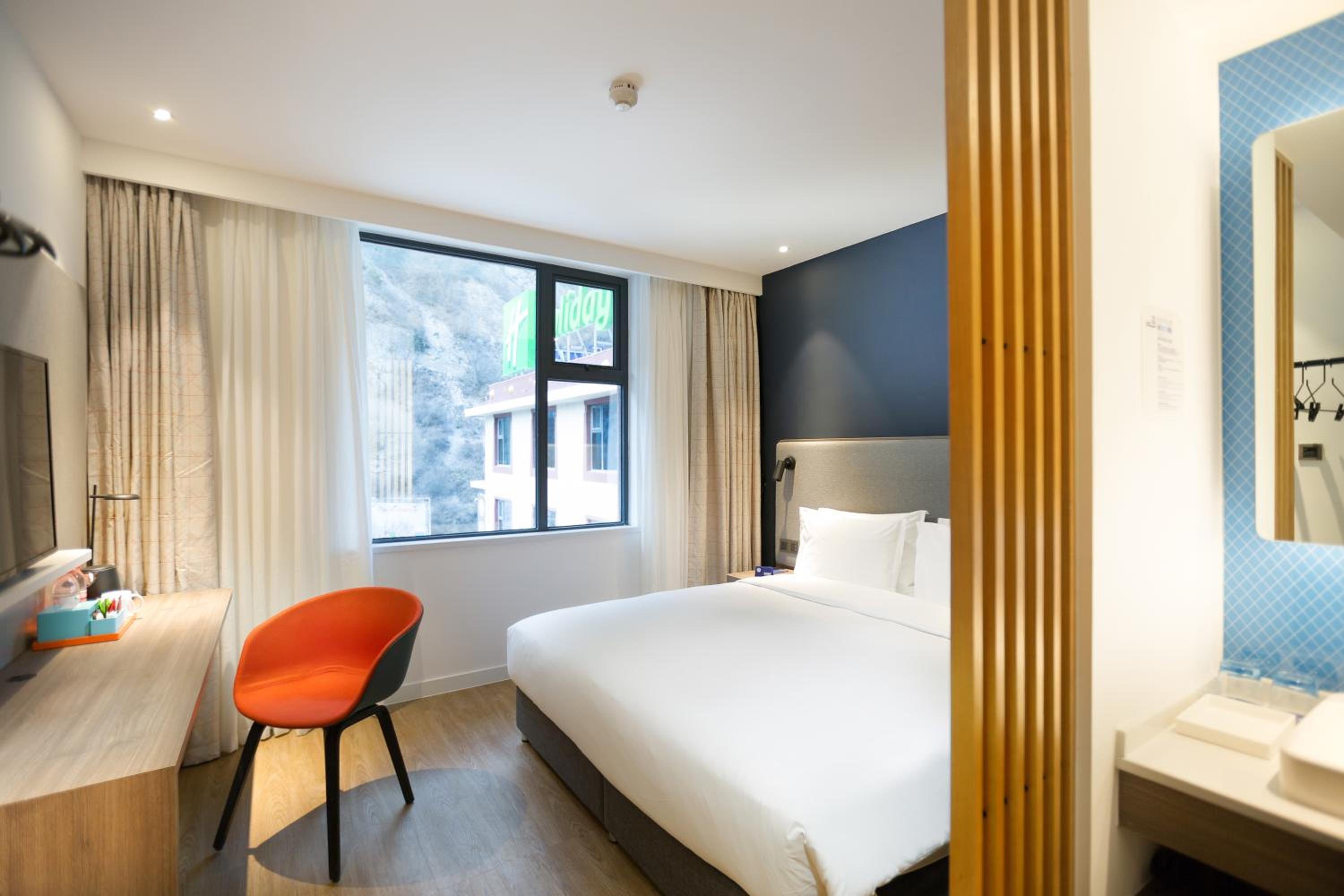 Standard King Room photo 1