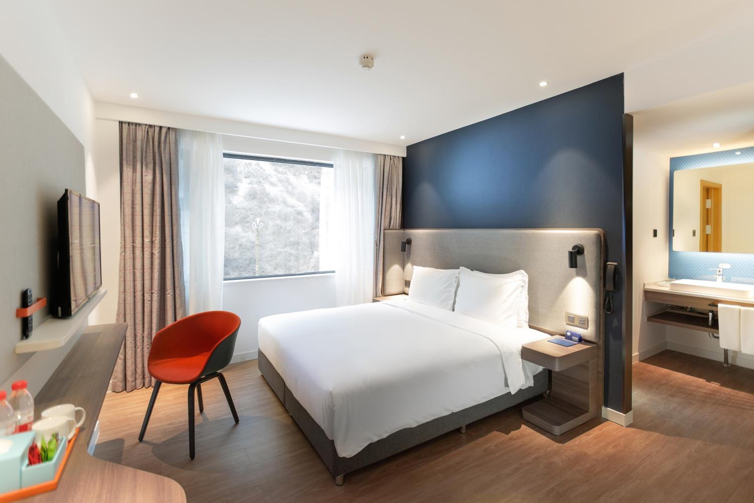 Standard King Room photo 3