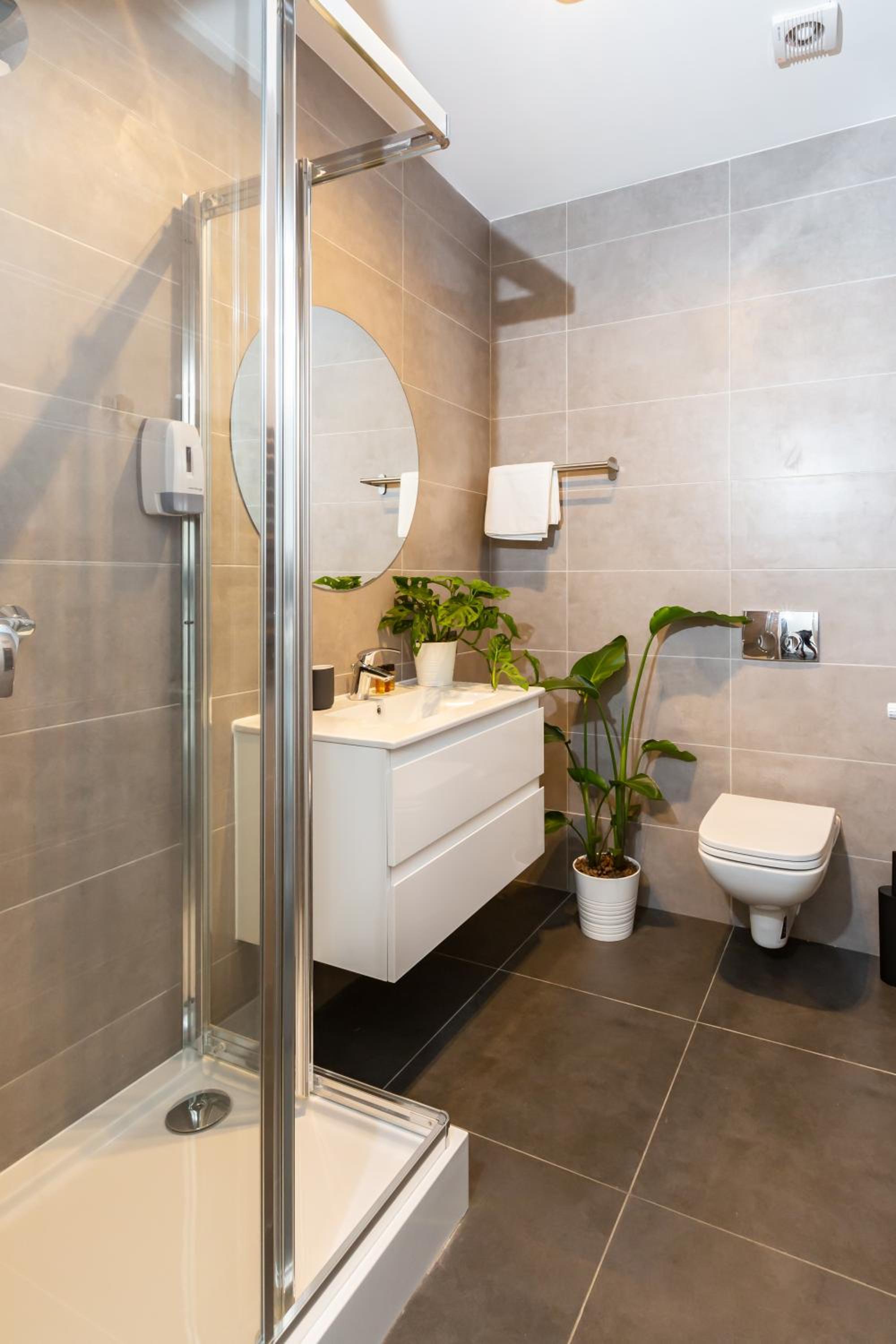Large Double Room - Photo 11