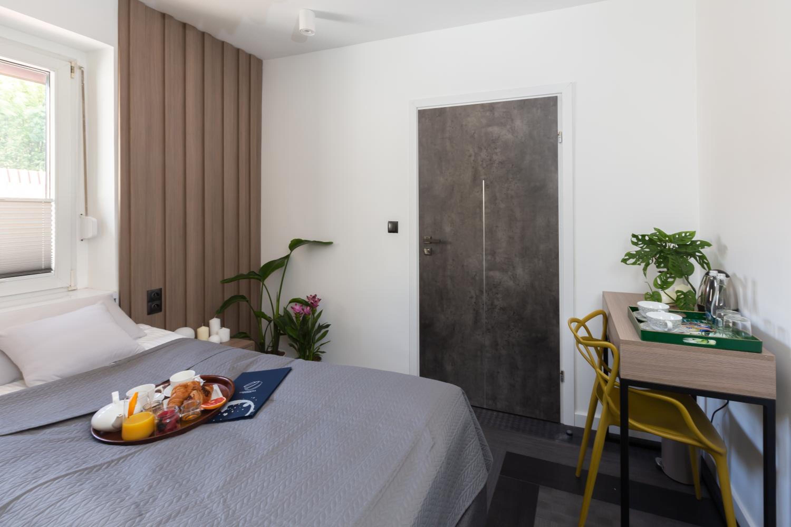 Double Room - Photo 10