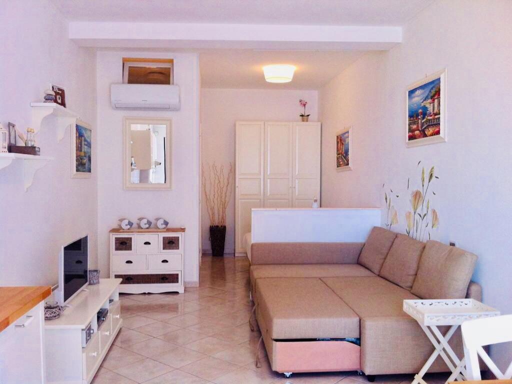 Apartment with Sea View - Photo 4
