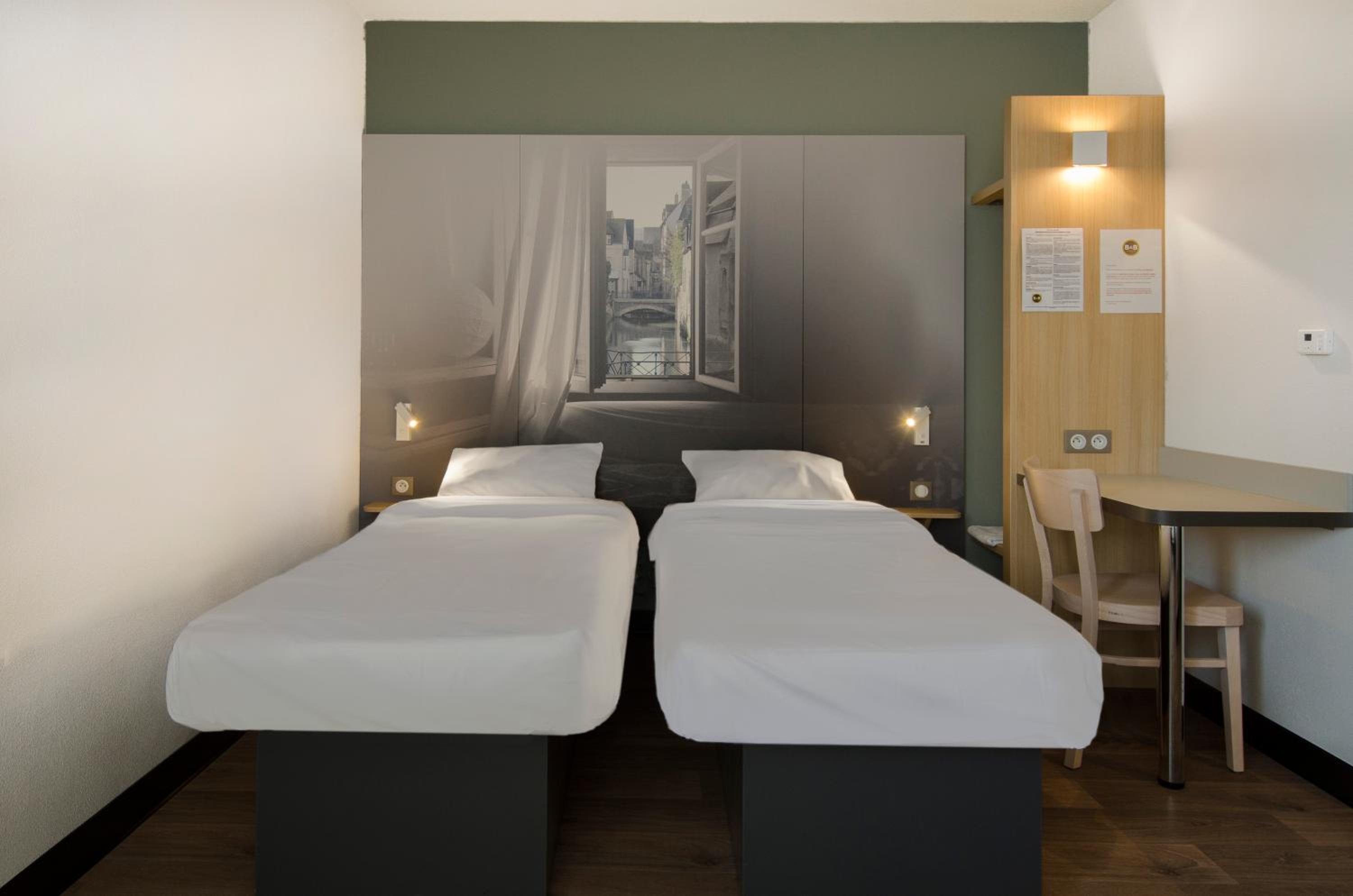 Standard Twin Room - Photo 1