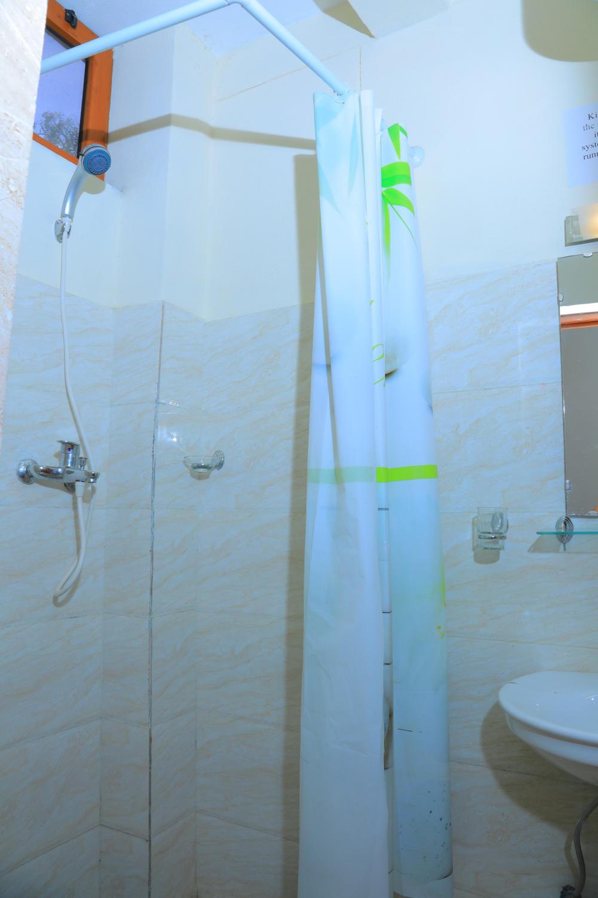 Single Room With Bathroom photo 3