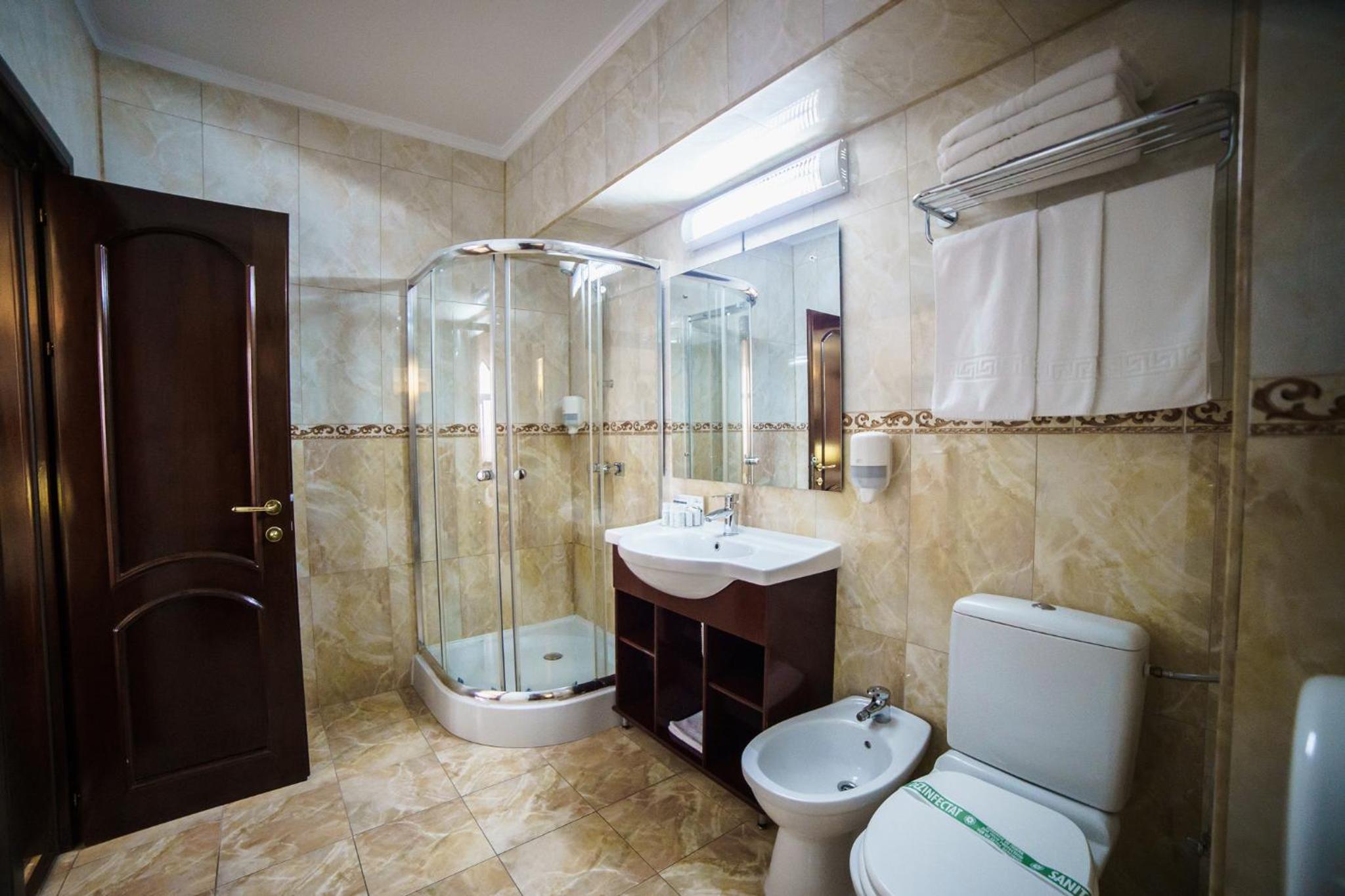 Standard Suite - Photo 5