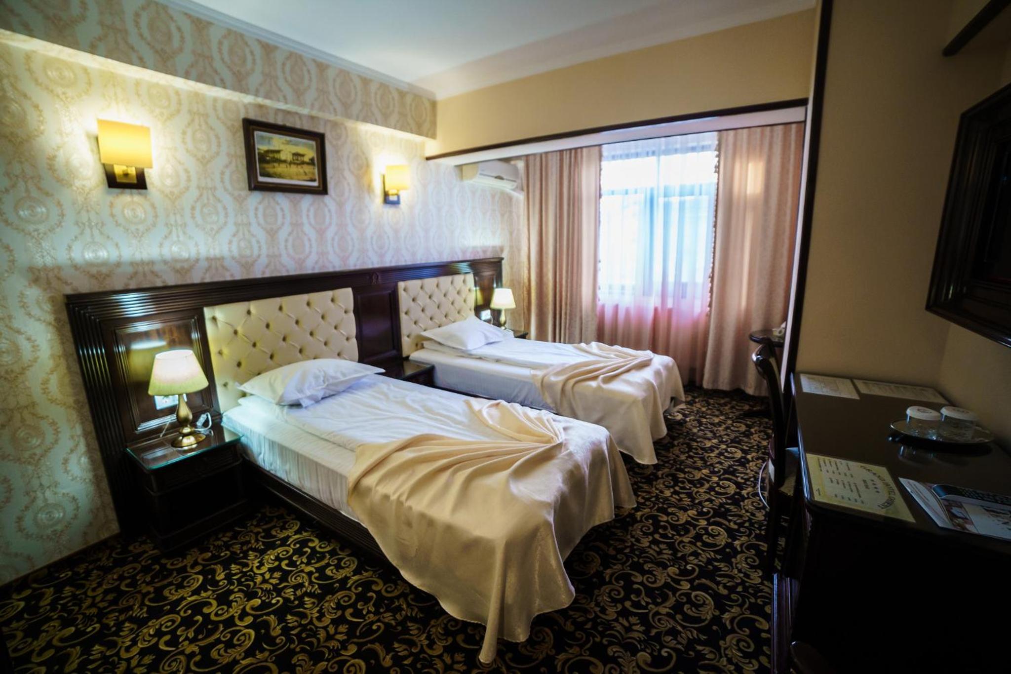 Twin Room - Photo 3